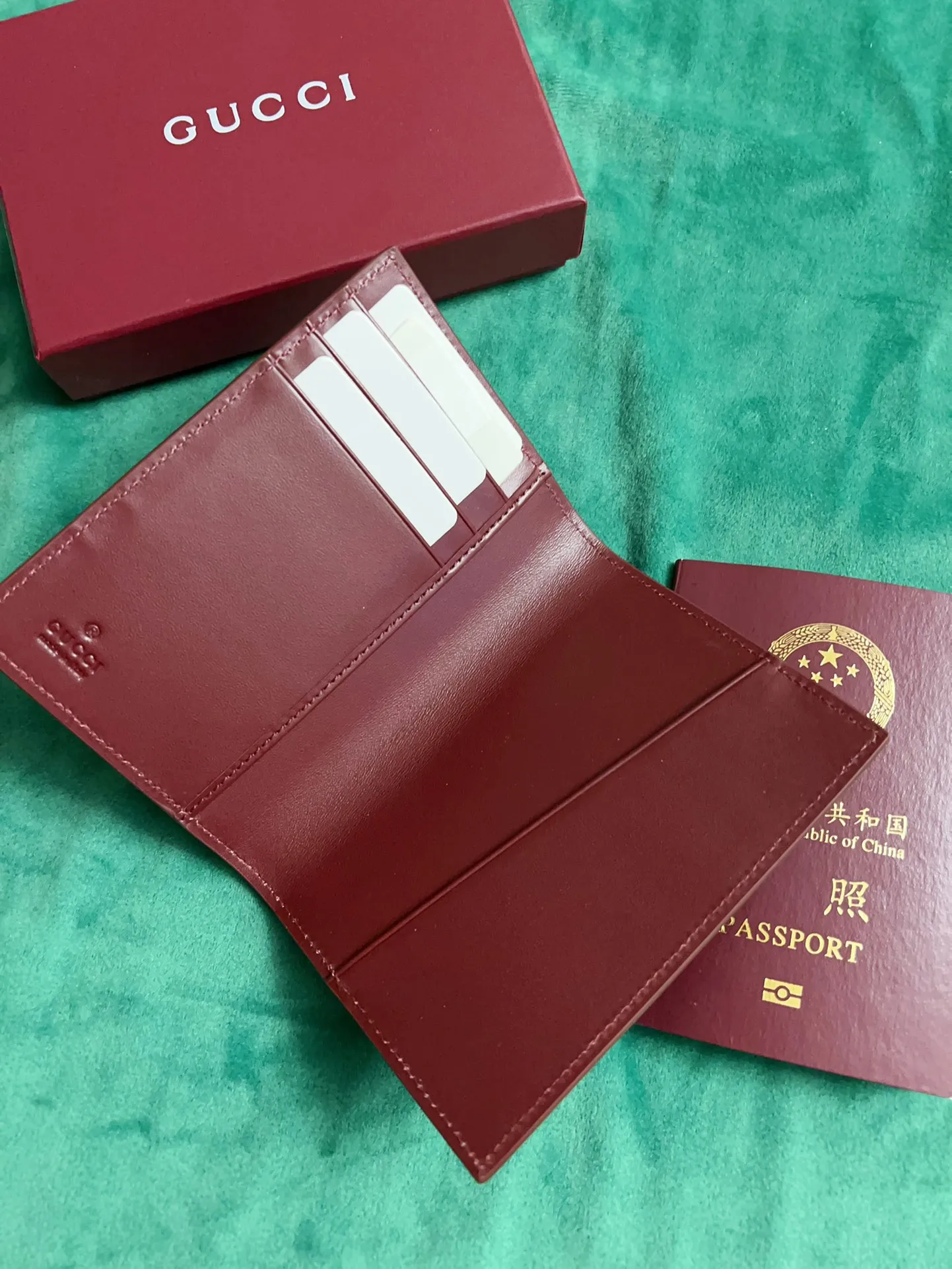 💰380🇭🇺🇭🇺New products on the official website! Exquisite passport holder🐹🐹PVC with burgundy calfskin, with cute and exquisite cartoon patterns on the leather! 🐹🐹Style number 810072, size: 14x10, 🐹🐹Little red cat, puppy, panda, owl, exquisite and cute! Original product!