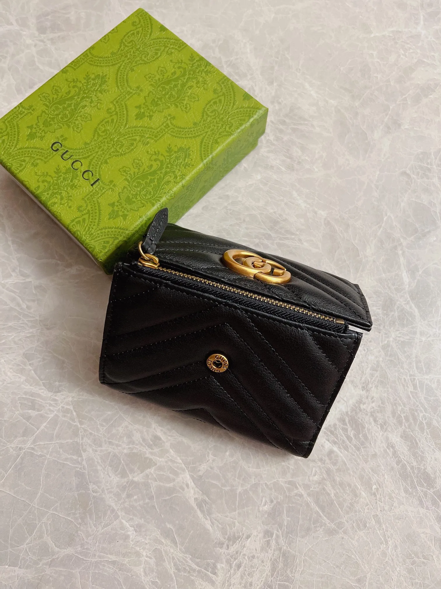 💰400 🇭🇺🇭🇺2017 official website synchronization~Double G bronze metal folding short clip has arrived! 👒👒Counter quality top quality cowhide embroidered wave pattern👒👒Privately ordered hardware and exquisite workmanship👒👒Unique design style zipper coin bag! 👒👒Model: 474802, color: black, bright red, nude pink, size: 12x9.5x2.5cm, fully open 19.5cm