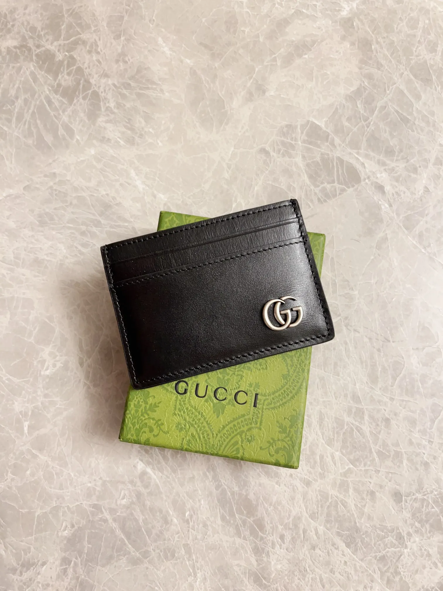💰220🇭🇺🇭🇺The latest version of the GG marmont card holder at the counter🧃🧃Model: 657588, Color: Gram, antique silver double G logo🧃🧃Imported original toothpick pattern leather, perfect to the extreme,🧃🧃Exclusive real-life photos 🧃🧃Size: 11x7cm