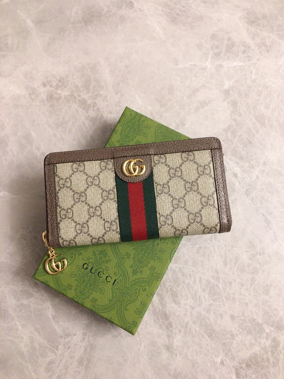💰410🇭🇺🇭🇺 The official website is synchronized with the new model! Ophidia series ~ Two-fold long clip, 🎡🎡 is made of GG Supreme high-grade PVC fabric 🎡🎡 with iconic double G hardware marks and classic red and green webbing, exquisitely made! 🎡🎡Model number: 523153, size: W19xH10xD3cm, color: coffee