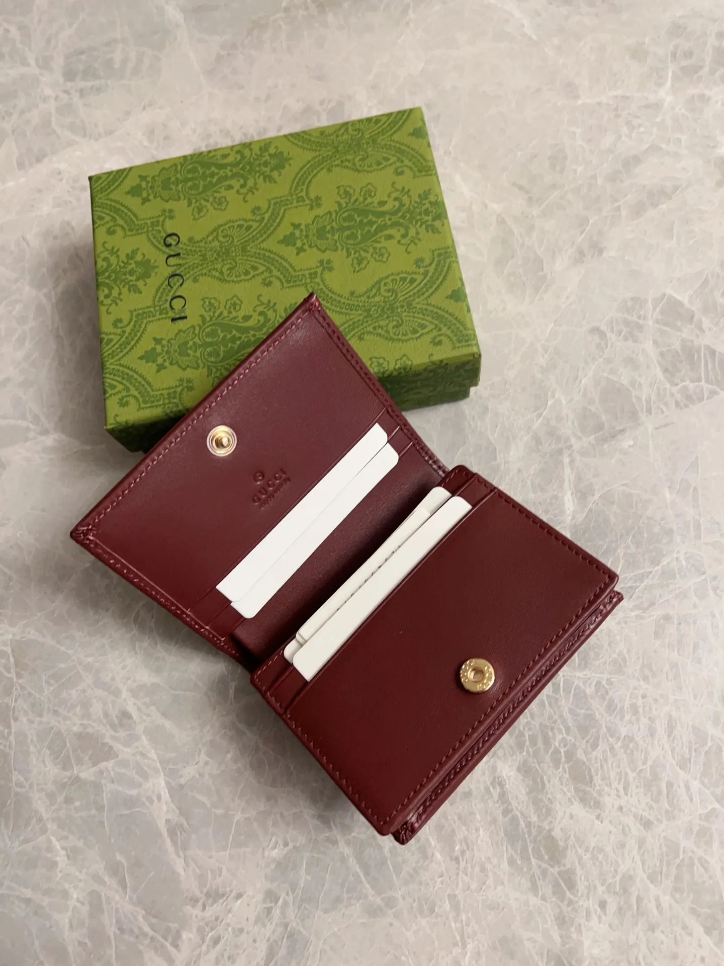 💰360 🇭🇺🇭🇺🐡🐡Newly launched Gucci made of GG Supreme high-end artificial canvas and cowhide material 🐡🐡1955 Horsebit Card Holder This series adopts the same double-ring and long strip design as the handbag 🐡🐡This detail is inspired by the brand’s equestrian origins 🐡🐡It is one of Gucci’s classic heritage🐡🐡It is also one of the brand’s most representative symbolic elements🐡🐡Model: 621887, size: width 11x height 8.5x side width 3cm