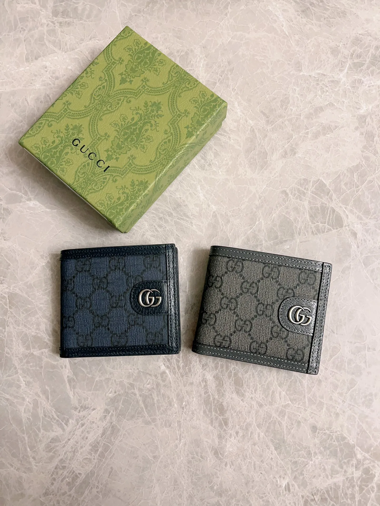 💰300🇭🇺🇭🇺GucciO’s latest phidia series short wallet, Ophidia series items have endless retro feelings. Dark blue GG Supreme canvas, dark blue cowhide piping, palladium tone accessories Double G Model: 597609 (insert card on one side and coin pocket on the other) Size: 12x 9.5cm Color: dark blue/pvc.