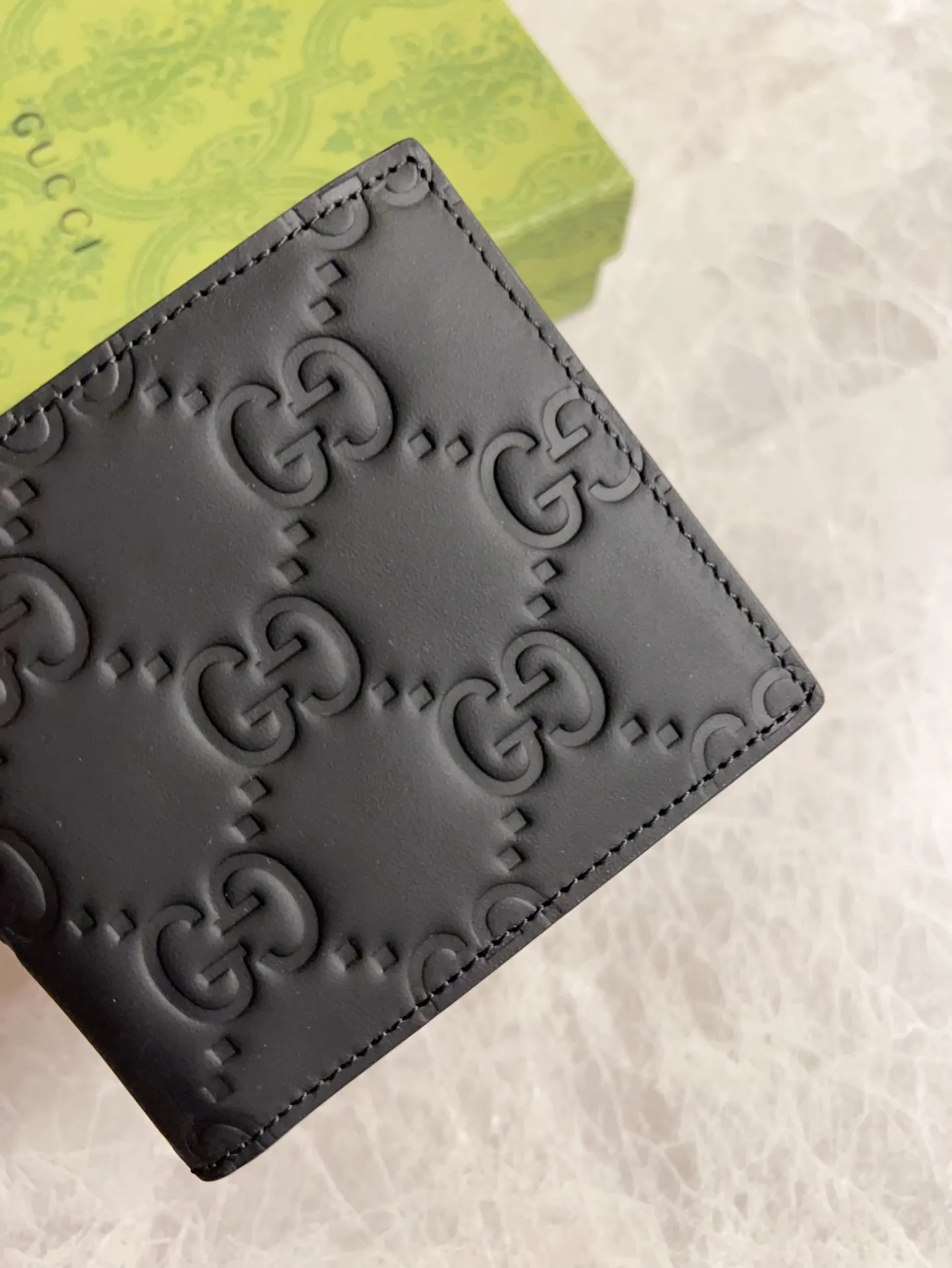 💰320 🇭🇺🇭🇺gucci’s new men’s series of original black rubber effect styles are now available🎋🎋Model number: 771311, size: 11x9cm🎋🎋Counter quality, top-notch original goods, real photos🎋🎋