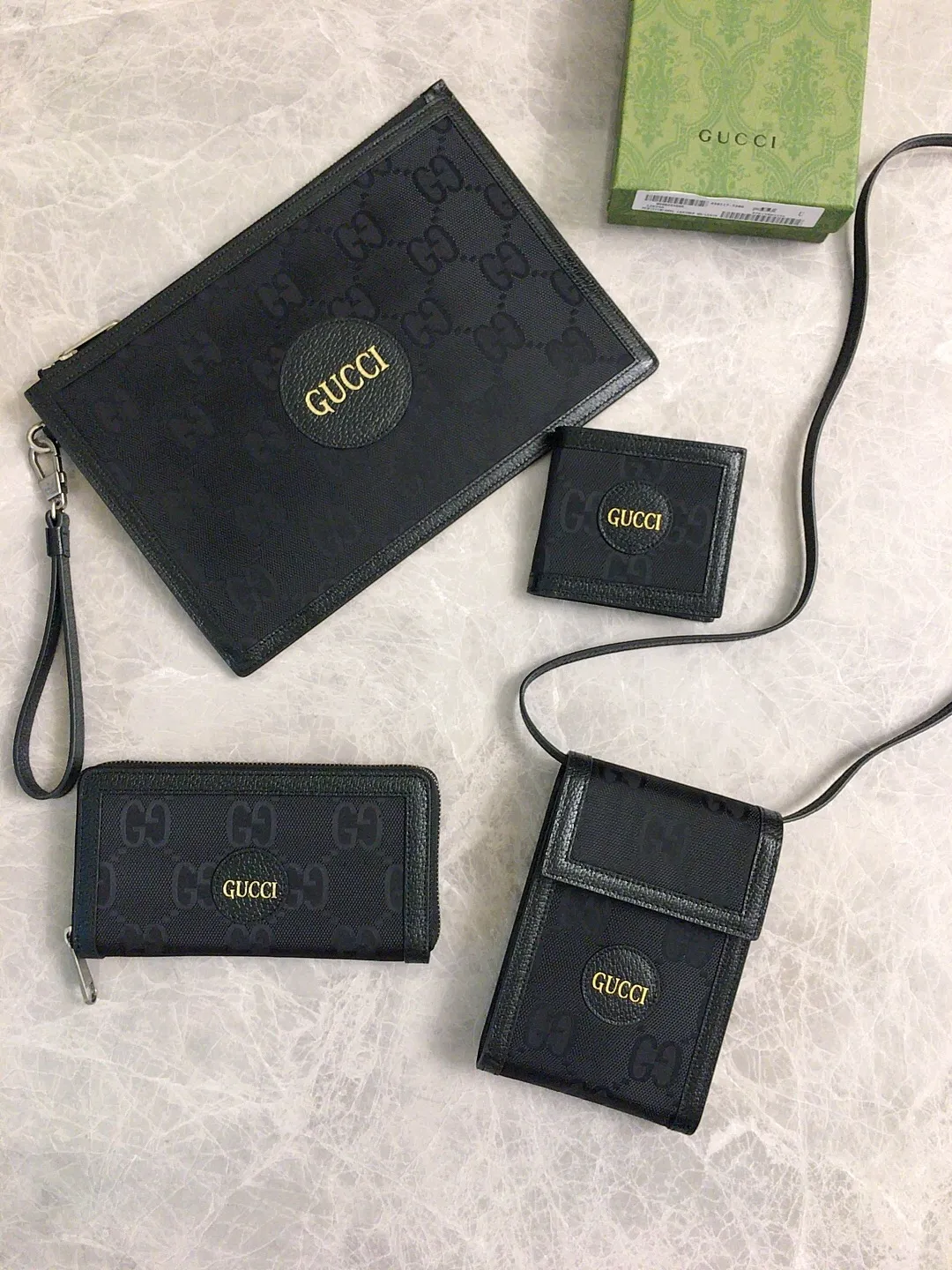 💰440 🇭🇺🇭🇺Official website sync new style‼ ️The 2020 early autumn Gucci Off The Grid series is the first series of Gucci Circular Lines. 🧵The design of this product line makes full use of a variety of recyclable and sustainably sourced organic bio-based materials 🧵Regenerated nylon is made of recyclable sewing threads and accessories 🧵Relying on a bright opaque background to highlight the brand's unique GG pattern element! 🧵Black leather piping, brass alloy metal accessories, decorated with Gucci brand genuine cowhide logo! 🧵Model: 625576, size: 19x10x2.5cm
