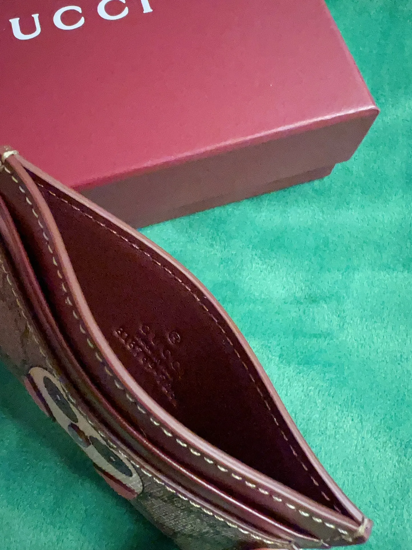 💰260 🇭🇺🇭🇺New product on official website! Exquisite small card holder PVC with burgundy calfskin, 🤡🤡cut and printed with cute and exquisite cartoon patterns! 🤡🤡Style number 818769, size: 11x7cm, 🤡🤡little red cat, puppy, panda, owl, exquisite and cute! Original product!