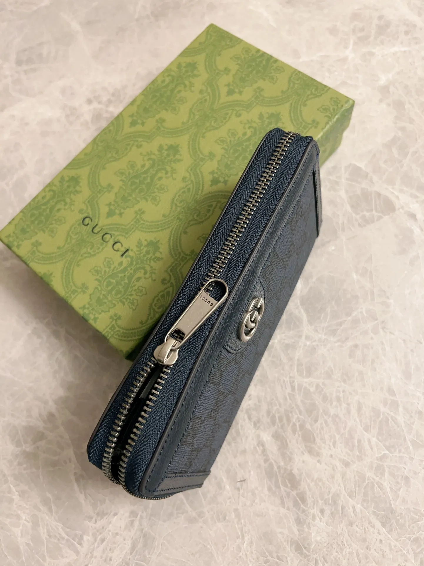💰440 🇭🇺🇭🇺GucciO’s latest phidia series zipper bag, Ophidia series items have endless retro feelings. Dark blue GG Supreme canvas, dark blue cowhide piping, palladium tone hardware Double G Model: 706844 Dimensions: 19x 10x2.5cm Color: dark blue/pvc.