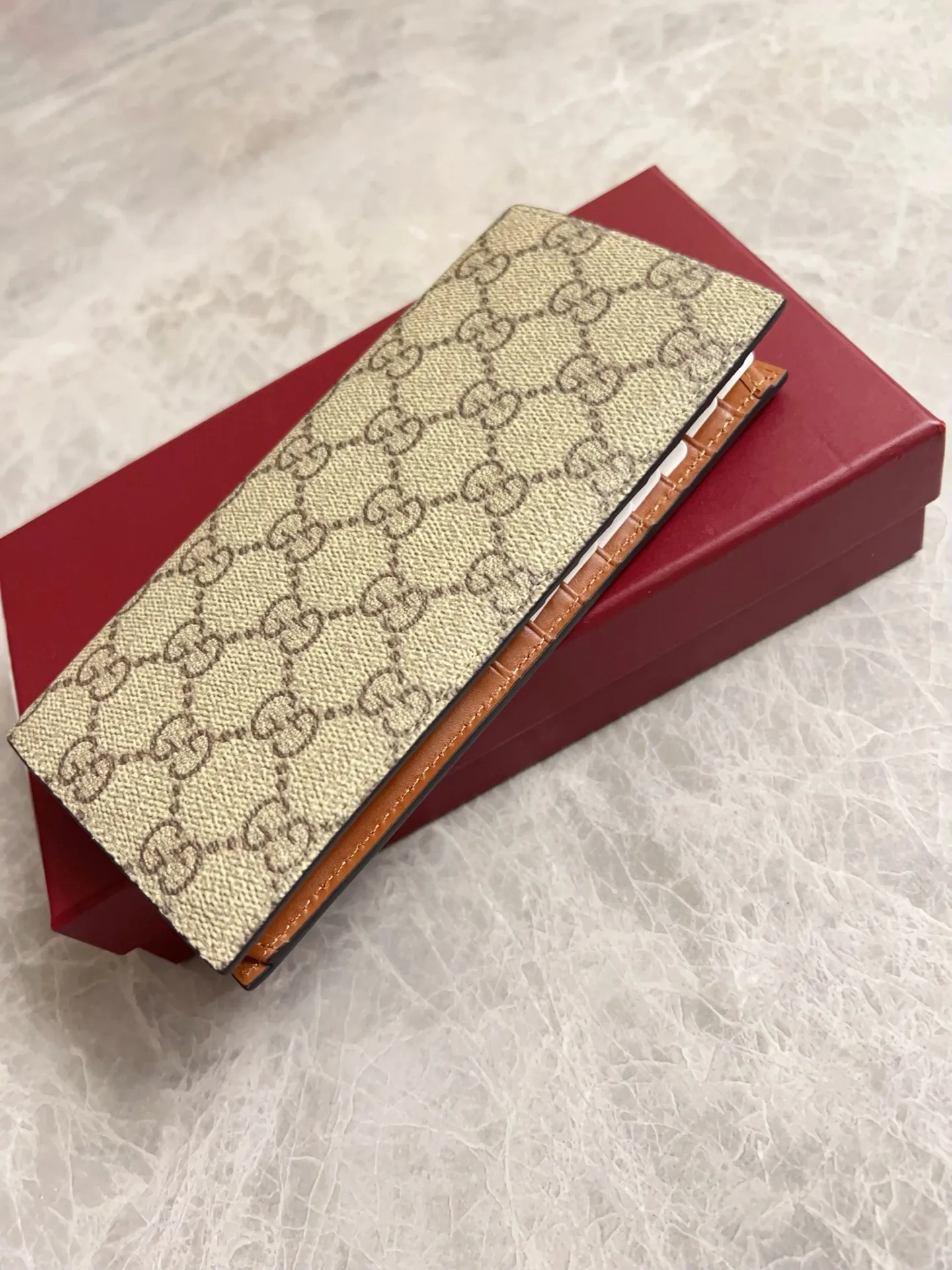 💰390 🇭🇺🇭🇺GG Emblem series reinterprets the classic double G pattern with creative design and innovative functions, 🍃🍃new granular PVC fabric with original factory calfskin, fashionable and versatile! 🍃🍃Brown, black Style number: 821213 Size: 19x9cm