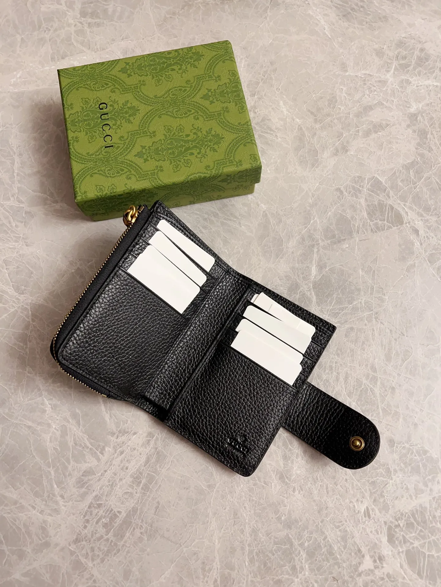 💰420 🇭🇺🇭🇺GG Marmont series card holder has arrived! Exquisite and generous! Model: 739498 Dimensions: 13x8.5x2cm. Color: black/burgundy/brown/original leather.