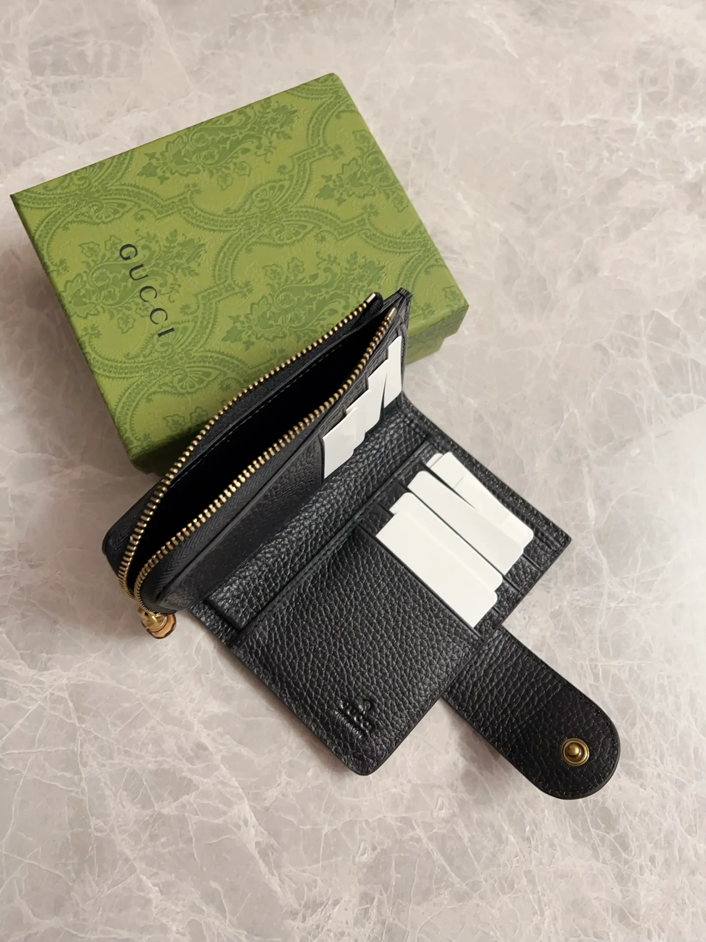 💰420 🇭🇺🇭🇺GG Marmont series card holder has arrived! Exquisite and generous! Model: 739498 Dimensions: 13x8.5x2cm. Color: black/burgundy/brown/original leather.
