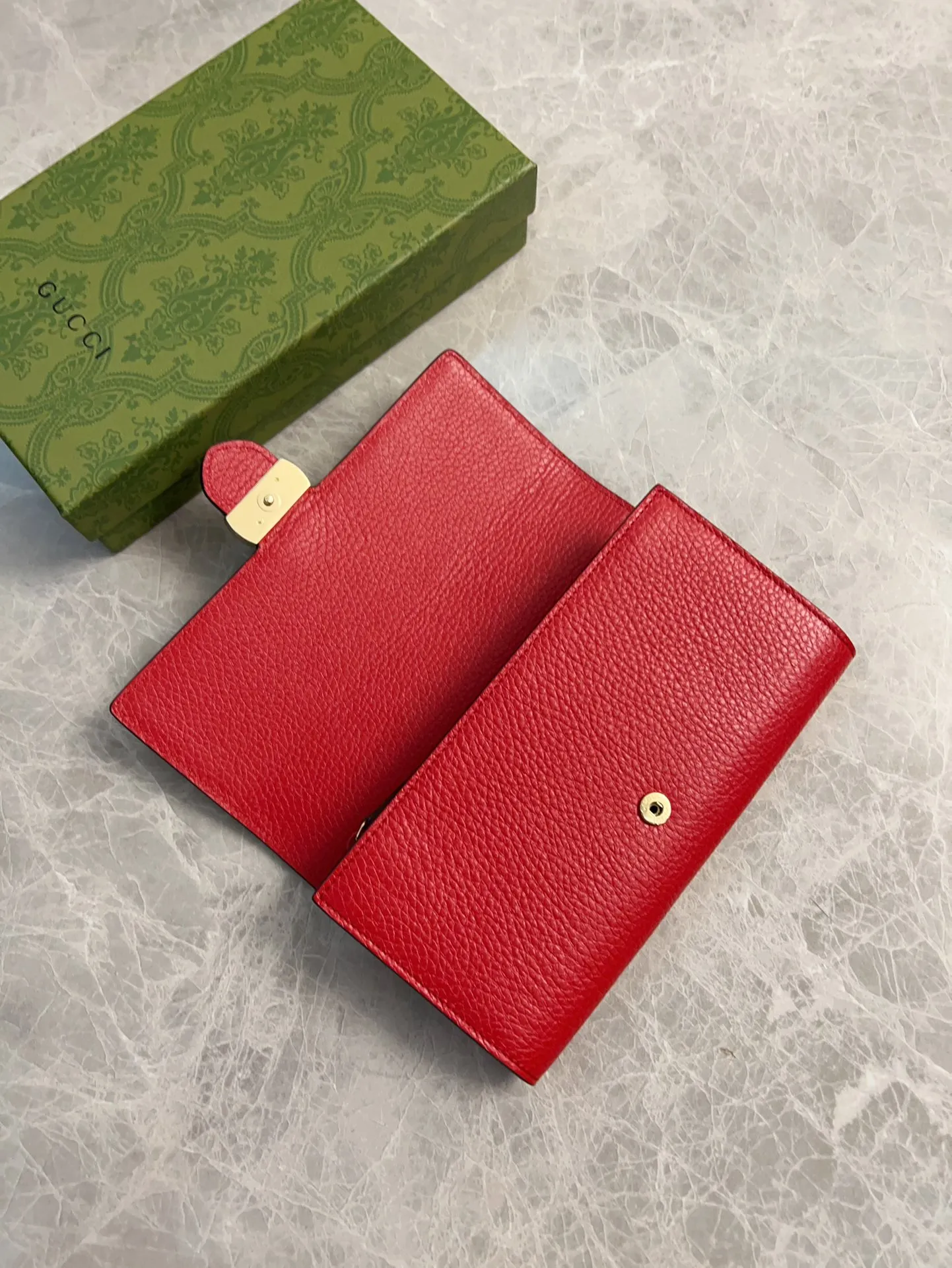 💰440 🇭🇺🇭🇺The latest model Original Ferrari leather ~ Pressed GⓂ️Ⓜ️Original double G hardware Ⓜ️Ⓜ️Exquisite oil edges! Model: 615524, size: 19x10x2.5cm, color: bright red