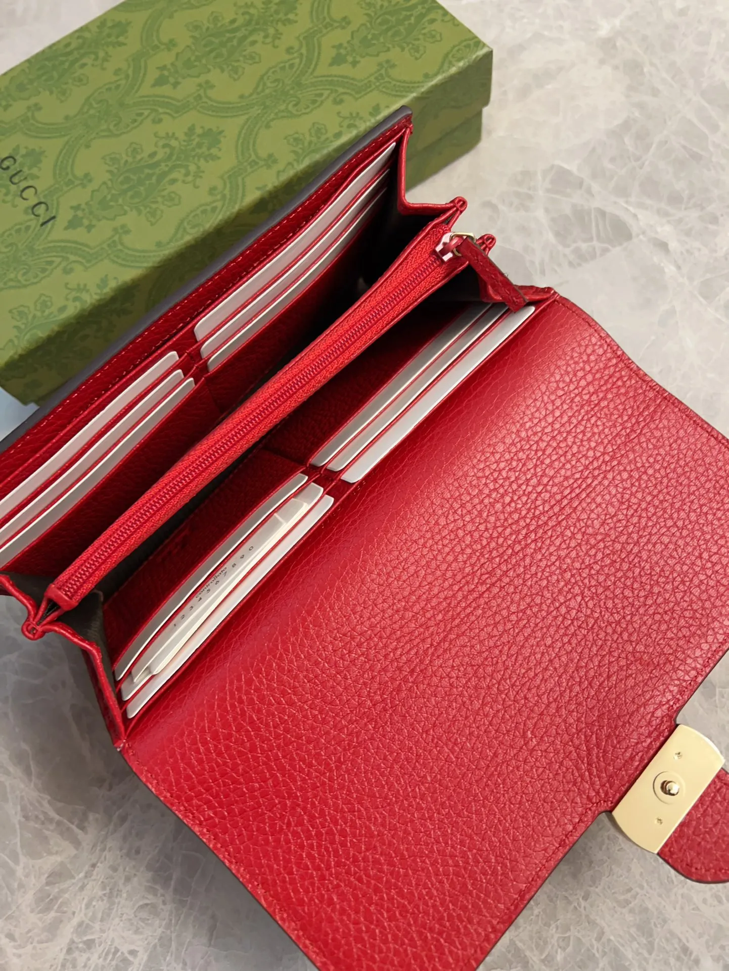 💰440 🇭🇺🇭🇺The latest model Original Ferrari leather ~ Pressed GⓂ️Ⓜ️Original double G hardware Ⓜ️Ⓜ️Exquisite oil edges! Model: 615524, size: 19x10x2.5cm, color: bright red