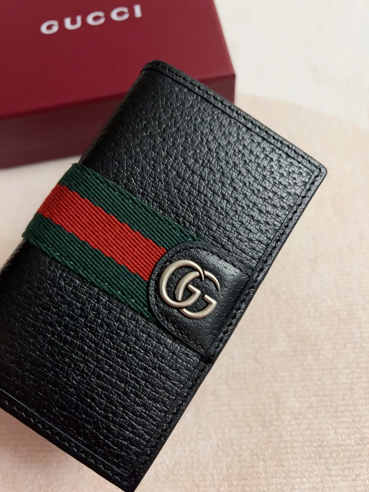 💰340 🇭🇺🇭🇺 The official website is synchronized with the new model! Ophidia series ~ card holder, 🍊🍊 is made of GG Supreme original factory pig grain first-layer cowhide 🍊🍊 with iconic double G hardware marks, classic red and green webbing, exquisitely made! 🍊🍊Model number: 834691🍊🍊Size: 12x7.5cm, color: black