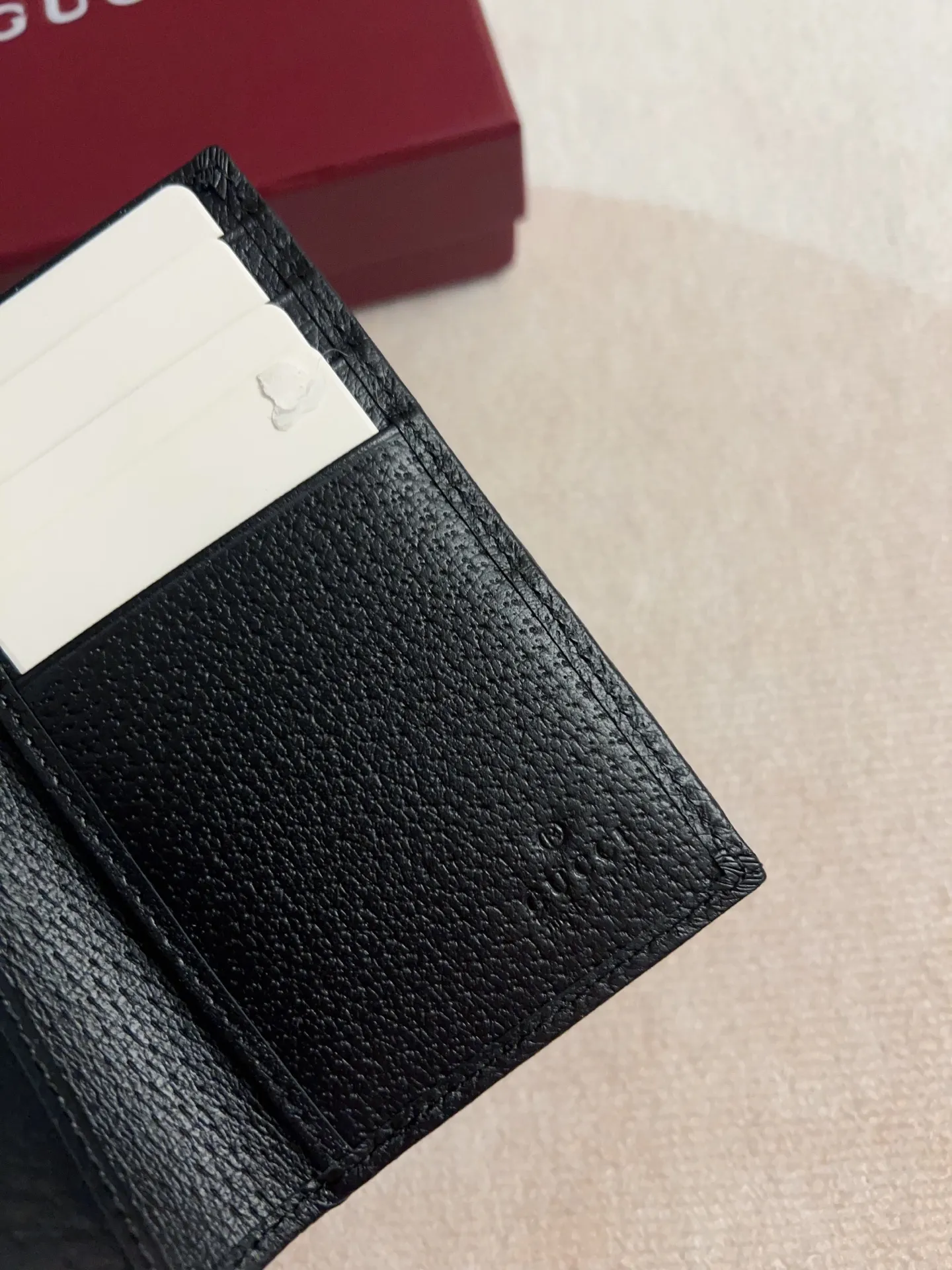 💰340 🇭🇺🇭🇺 The official website is synchronized with the new model! Ophidia series ~ card holder, 🍊🍊 is made of GG Supreme original factory pig grain first-layer cowhide 🍊🍊 with iconic double G hardware marks, classic red and green webbing, exquisitely made! 🍊🍊Model number: 834691🍊🍊Size: 12x7.5cm, color: black