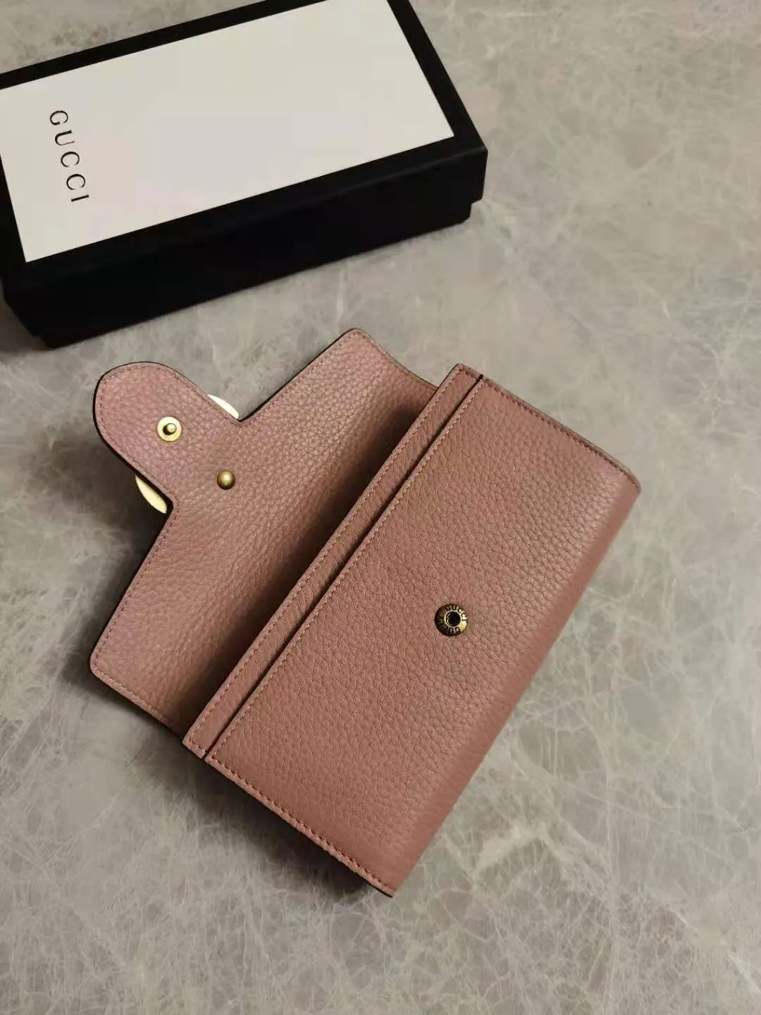 💰 420🇭🇺🇭🇺Original product! The latest model in the counter, 🦄🦄Top imported first-layer textured cowhide^_^24K high temperature electroplating hardware^_^Perfect stitching 🦄🦄Comparable to genuine products🦄🦄Model number: 400586 Color: black, nude pink, bright red, size: 19.5-10-2.5cm