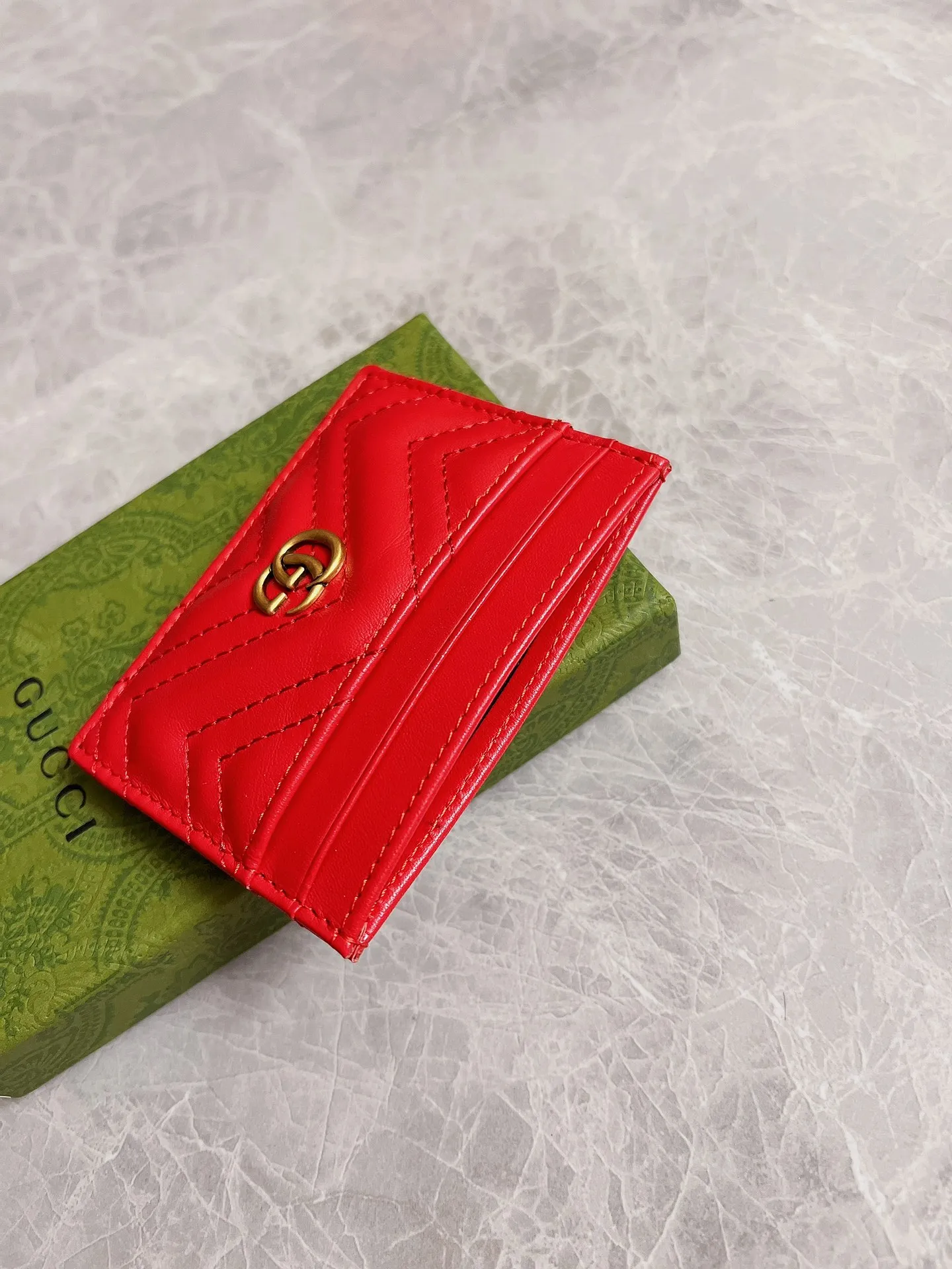 💰210 🇭🇺🇭🇺 The latest ~ GG Marmont card holder 🦄🦄 quilted with humanoid pattern, 🦄🦄 with GG logo pattern on the back, bronze hardware accessories 🦄🦄Model number: 443127, size: W10*H7cm, color: black, red, dark green, nude pink