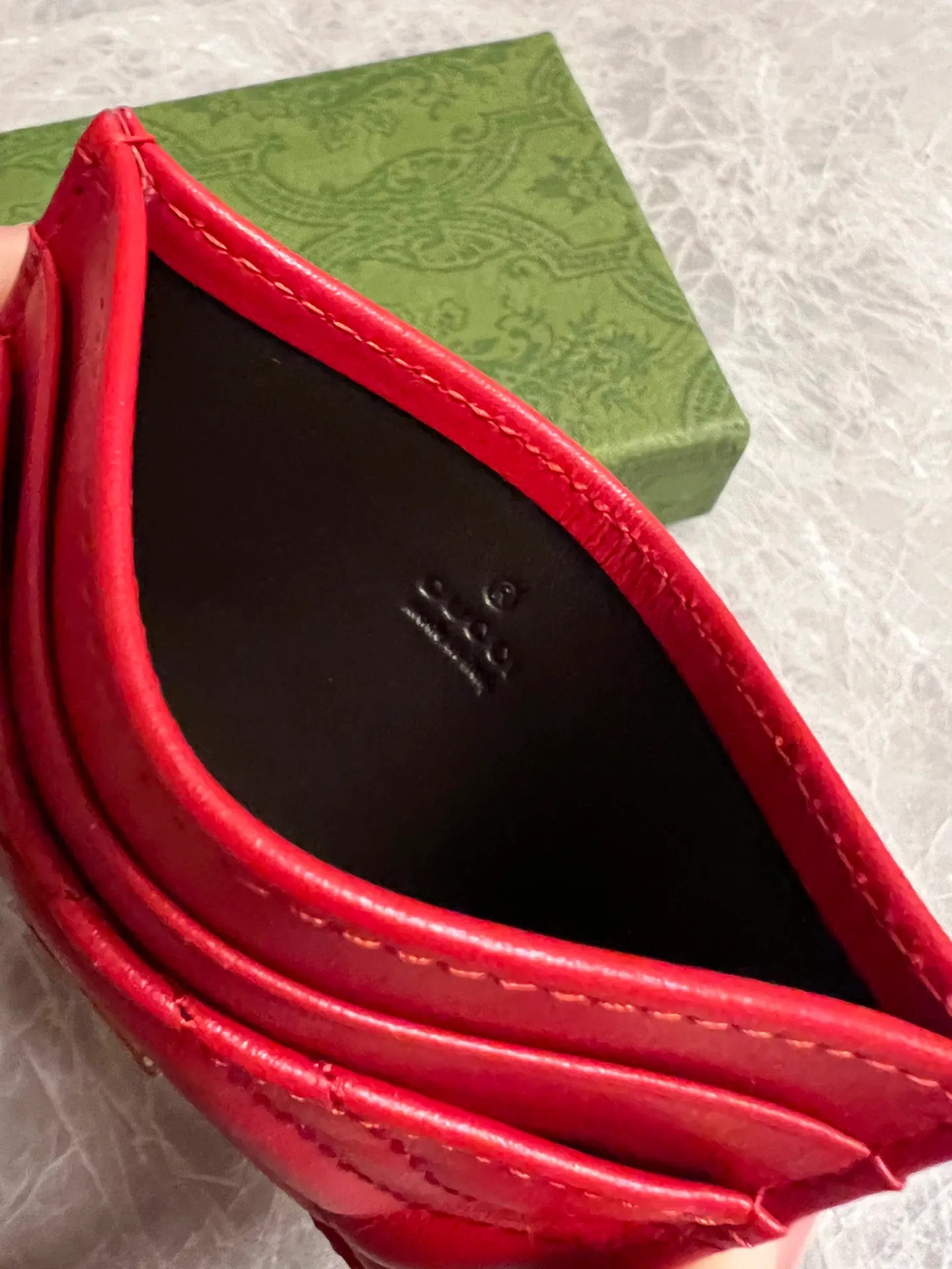 💰210 🇭🇺🇭🇺 The latest ~ GG Marmont card holder 🦄🦄 quilted with humanoid pattern, 🦄🦄 with GG logo pattern on the back, bronze hardware accessories 🦄🦄Model number: 443127, size: W10*H7cm, color: black, red, dark green, nude pink