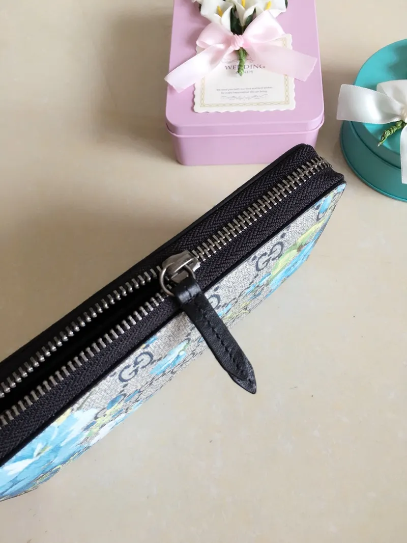 💰400 🇮🇹🇮🇹New colors available! 🌳🌳The latest personalized fashion 🌹🌹Women's zipper wallet 404071 "Tear-off flower PVC" with original cowhide, original hardware 🌻🌻Leading fashion temperament, super classy🌸🌸 Coffee, cherry blossom pink, maroon, green flower/black, ice blue flower-big red, ice blue flower-black 🌷🌷6 colors available, size 19.5～10～2.5