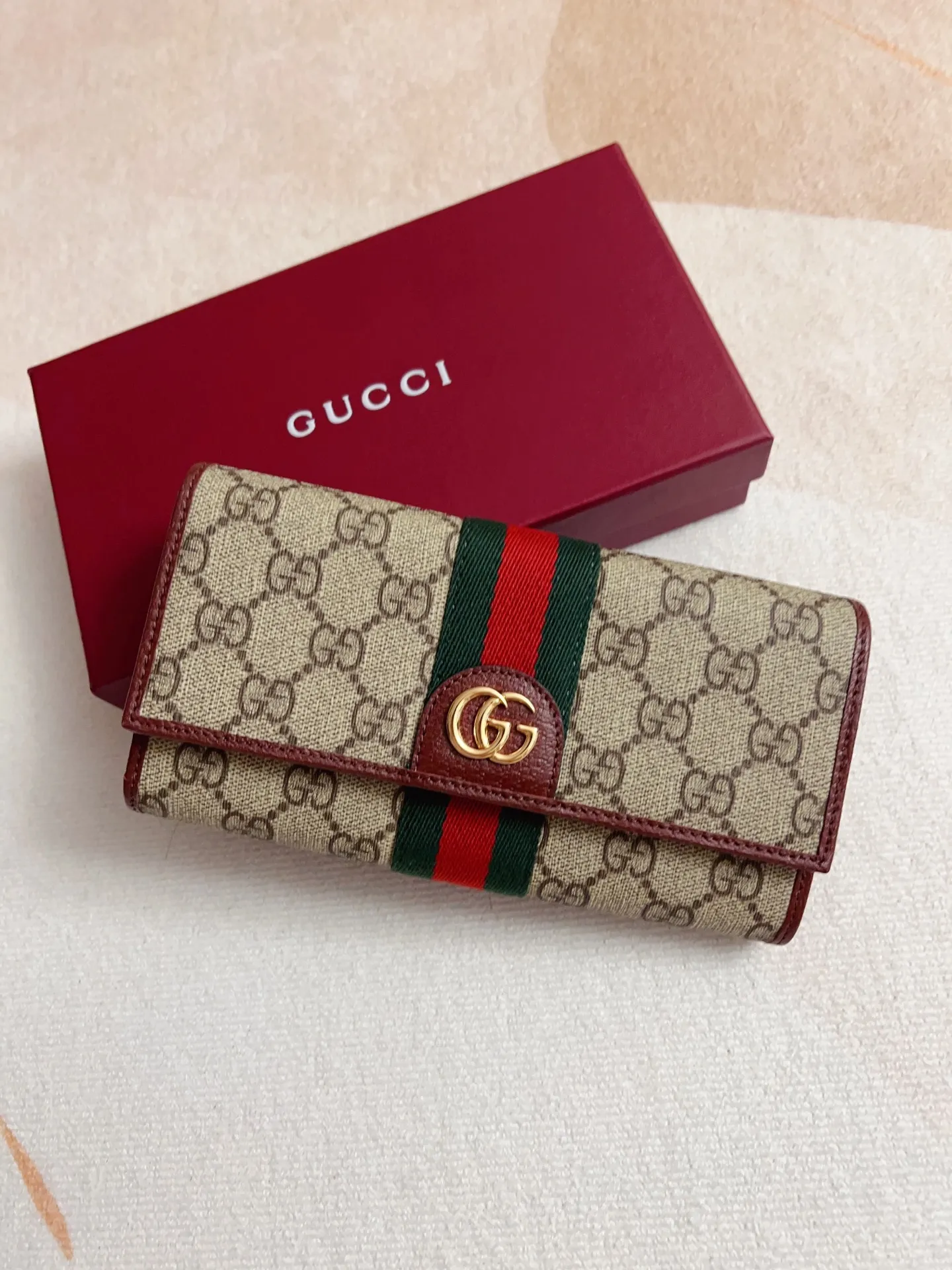 💰440🇭🇺🇭🇺 The official website is synchronized with the new model! Ophidia series ~ long wallet, 🍉🍉 made of GG Supreme original factory pig grain first-layer cowhide with PVC 🍉🍉 equipped with iconic double G hardware marks, classic red and green webbing, exquisitely made! 🍉🍉Model number: 838485🍉🍉Size: W19xH10x3cm, color: brown maroon