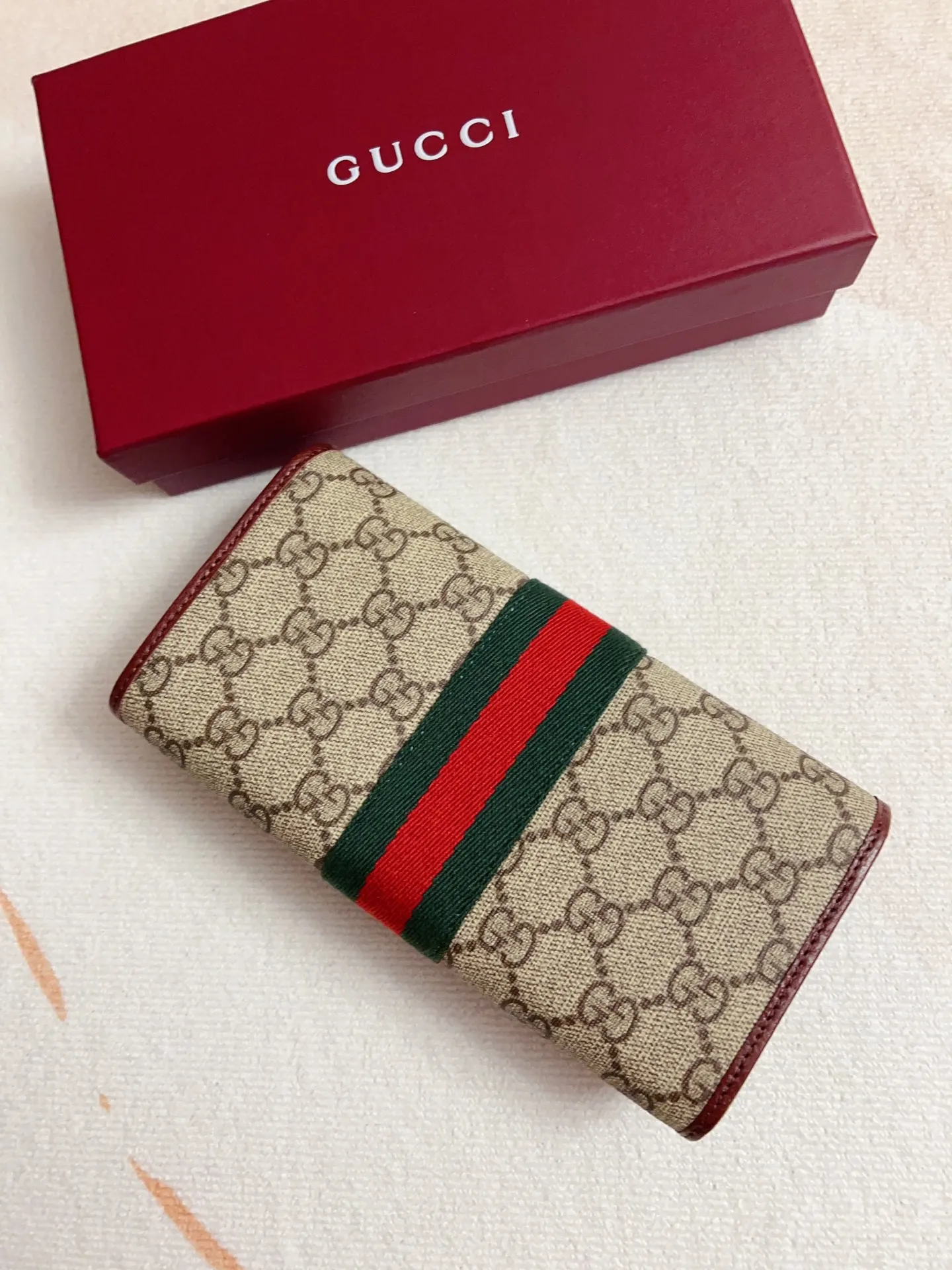💰440🇭🇺🇭🇺 The official website is synchronized with the new model! Ophidia series ~ long wallet, 🍉🍉 made of GG Supreme original factory pig grain first-layer cowhide with PVC 🍉🍉 equipped with iconic double G hardware marks, classic red and green webbing, exquisitely made! 🍉🍉Model number: 838485🍉🍉Size: W19xH10x3cm, color: brown maroon