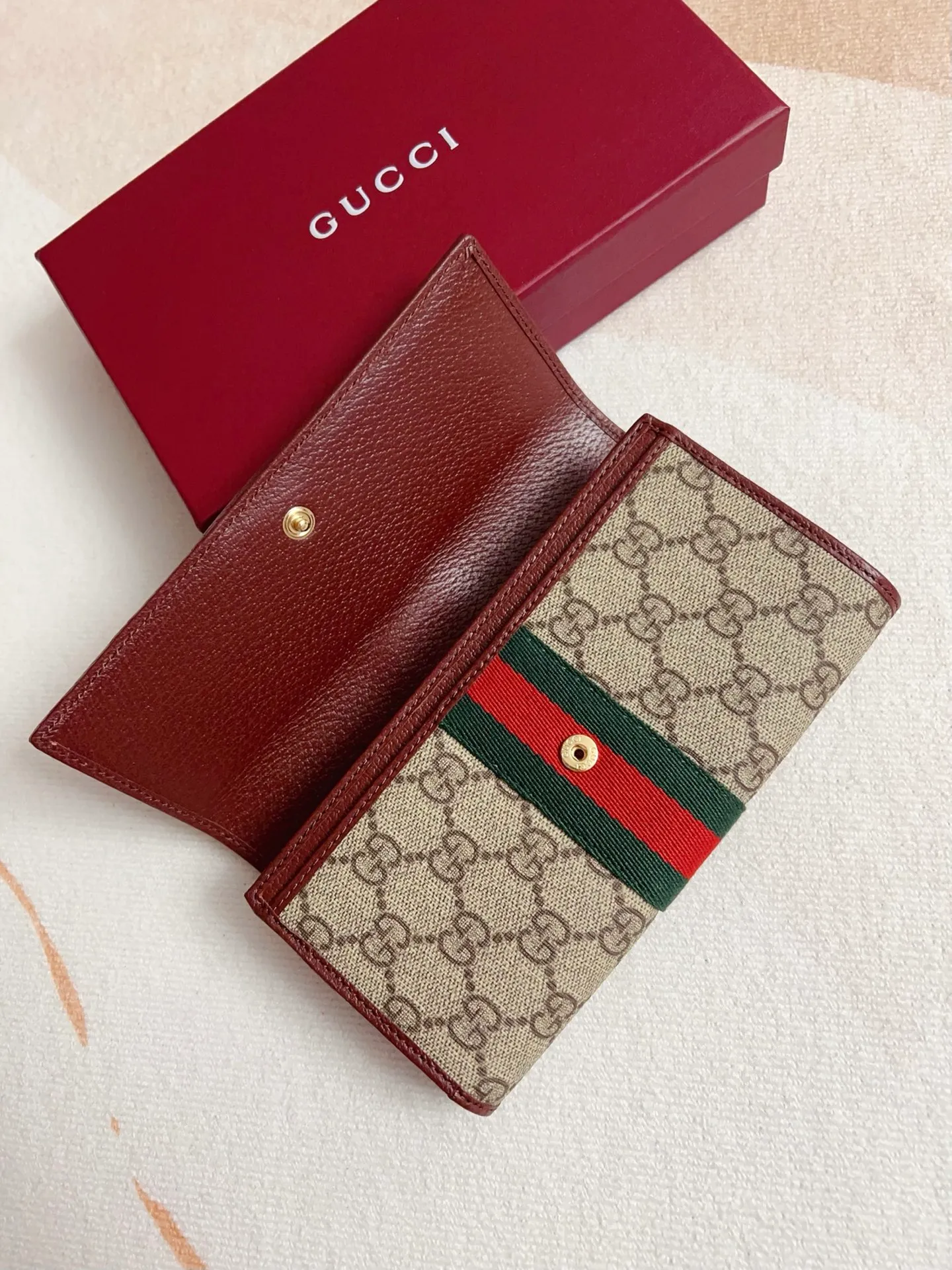 💰440🇭🇺🇭🇺 The official website is synchronized with the new model! Ophidia series ~ long wallet, 🍉🍉 made of GG Supreme original factory pig grain first-layer cowhide with PVC 🍉🍉 equipped with iconic double G hardware marks, classic red and green webbing, exquisitely made! 🍉🍉Model number: 838485🍉🍉Size: W19xH10x3cm, color: brown maroon