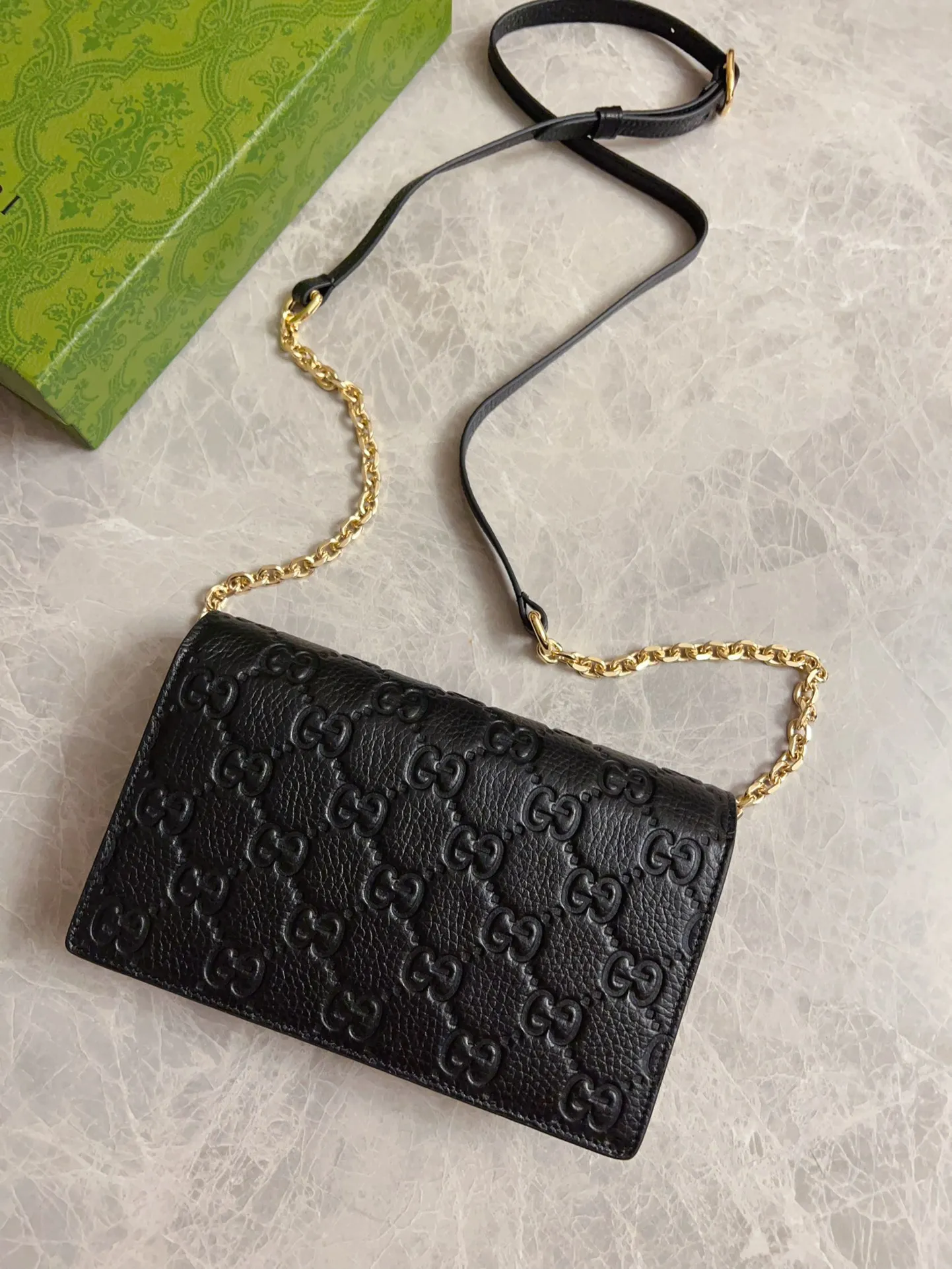 💰680 🇮🇹🇮🇹New GG Emblem series super soft pink embossed/full leather chain bag! 💋💋Model: 818705, size: 20x12.5x4