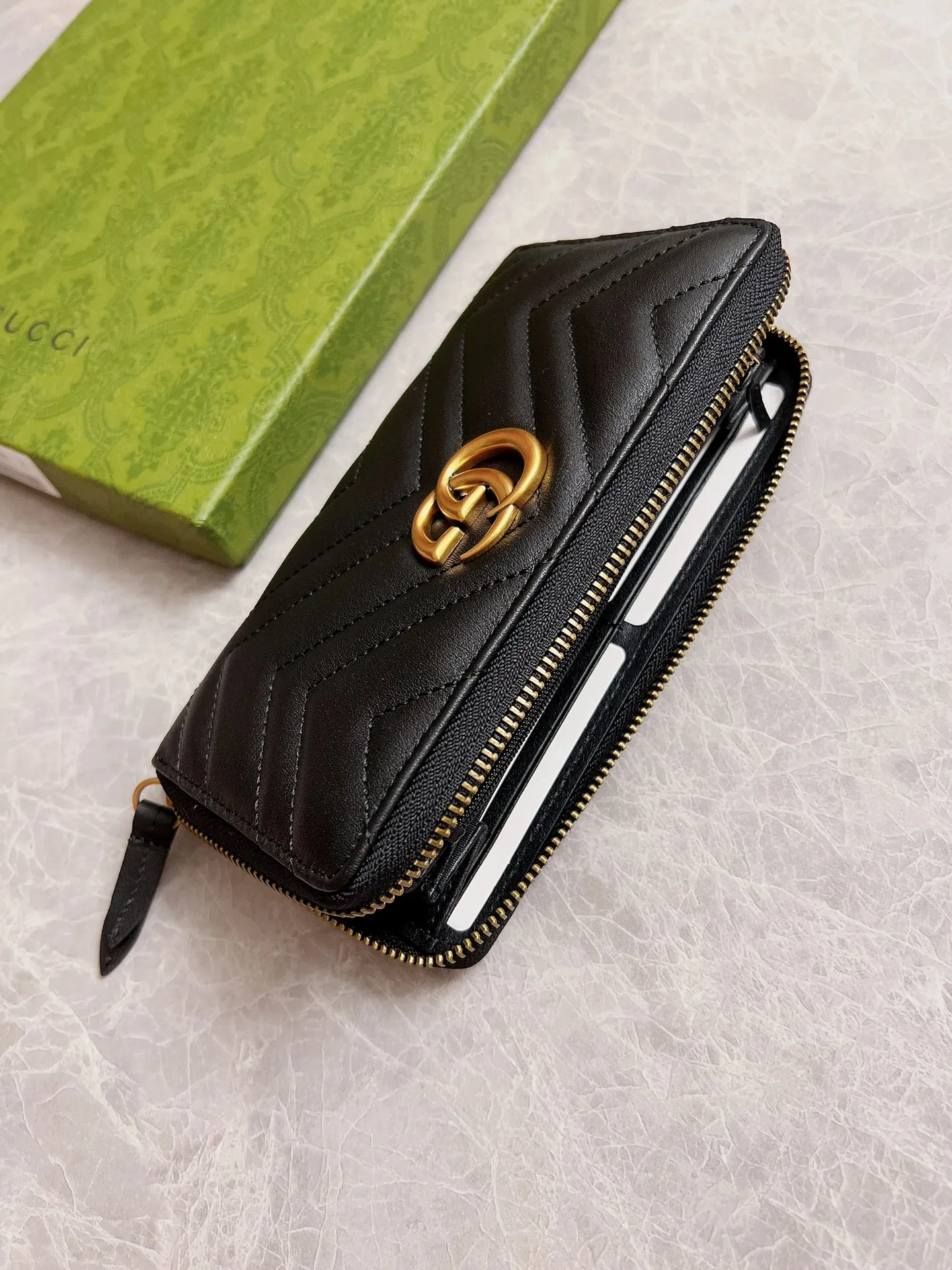 💰420 🇭🇺🇭🇺Latest～GG Marmont long zipper wallet🍿🍿Made with quilting, GG logo embroidered on the back🍿🍿GG logo vintage gold-tone hardware🍿🍿Italian-made double G buckle snap closure🍿🍿12 card compartments and 3 banknote compartments🍿🍿1 separate internal compartment zipper coin bag🍿🍿Model: 443123, size: 19 x 10 x 2.5CM, color: black, red, pink,