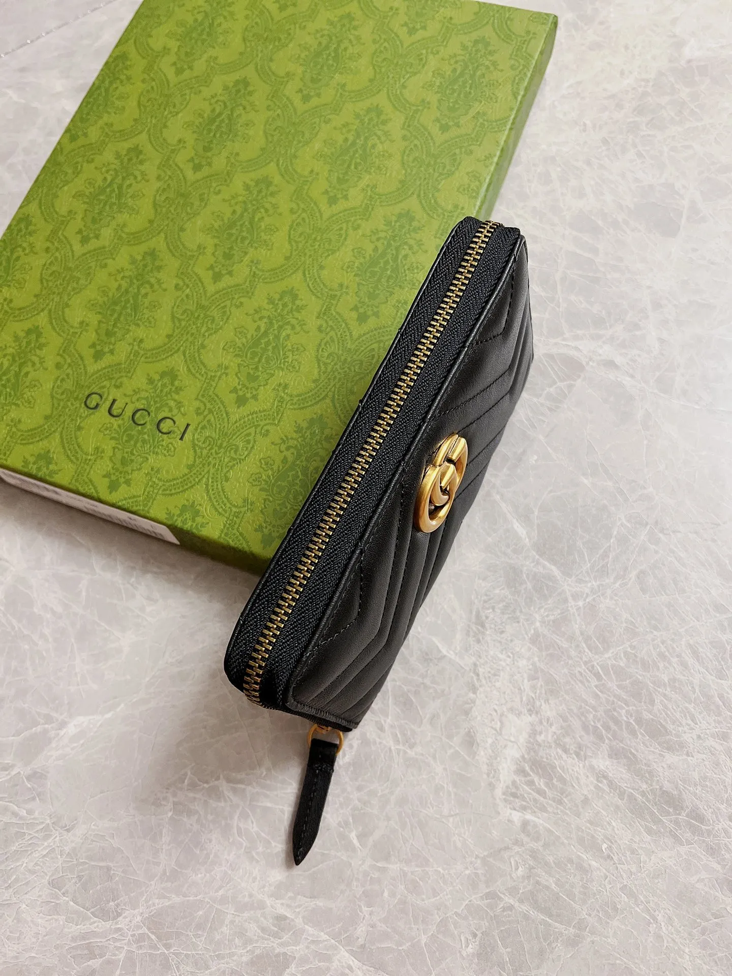💰420 🇭🇺🇭🇺Latest～GG Marmont long zipper wallet🍿🍿Made with quilting, GG logo embroidered on the back🍿🍿GG logo vintage gold-tone hardware🍿🍿Italian-made double G buckle snap closure🍿🍿12 card compartments and 3 banknote compartments🍿🍿1 separate internal compartment zipper coin bag🍿🍿Model: 443123, size: 19 x 10 x 2.5CM, color: black, red, pink,