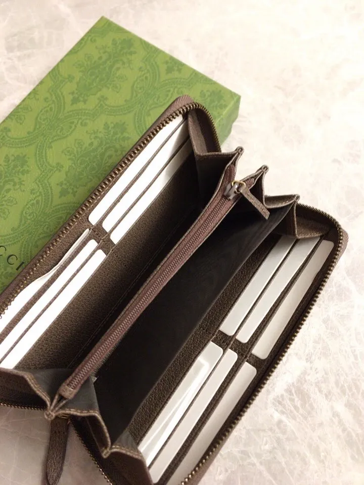 💰440🇭🇺🇭🇺Gucci Diana Bamboo Wallet, a full-zip wallet that combines the brand’s most recognizable elements with ingeniously decorated bamboo accessories and monogram details. This wallet is made of double G patterned canvas and has a unique size that exudes a modern feel. Model: 658634, size: 19cm×10.5cm×2cm