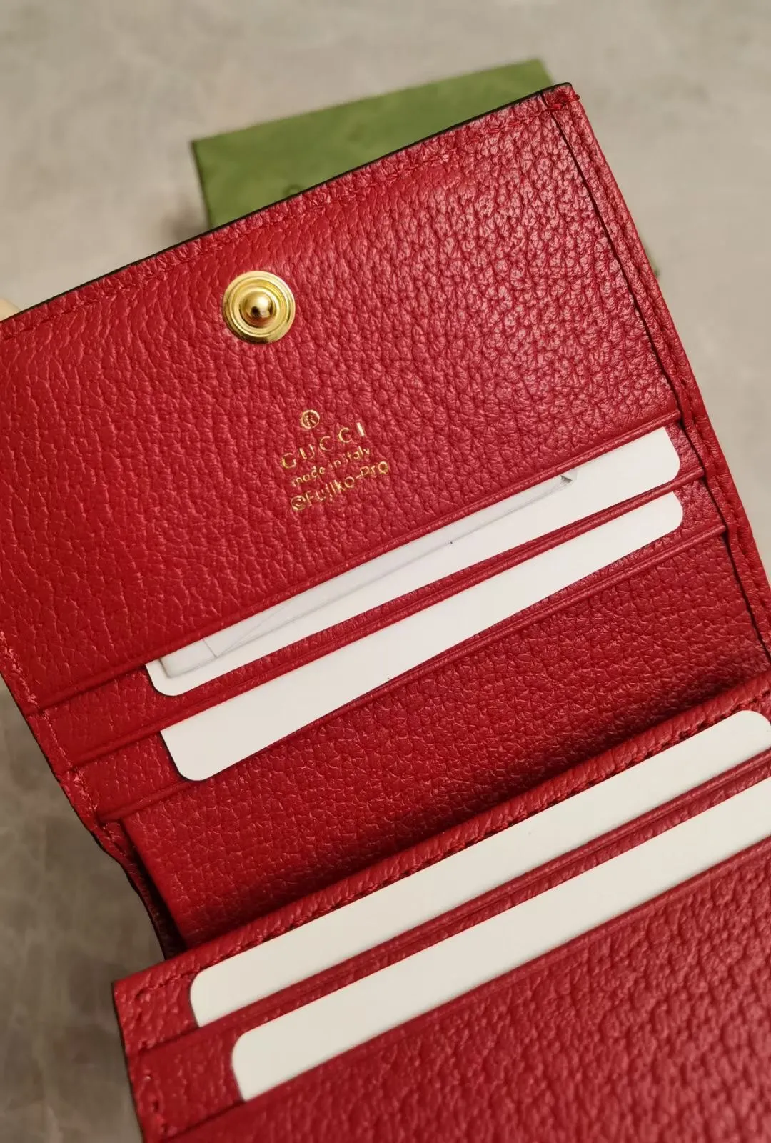 💰370🇭🇺🇭🇺 GUCCI’s latest little golden bull! 🧤 🧤 Doraemon x Gucci joint series ~ short clip wallet ~ card holder! Colorful PVC high-grade fabric is used to tear-print "Big Fatty with Horns" Doraemon's various cute expressions, matched with original factory pig-grain cowhide, exquisite and fashionable, model number: 654541, size: 11x8.5x3cm