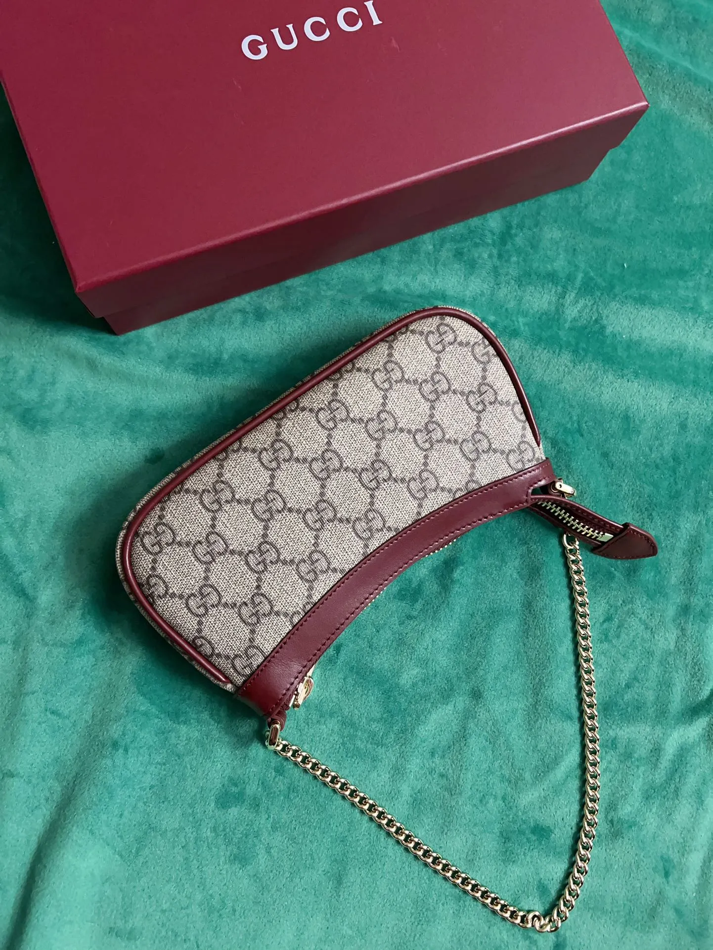 💰680 🇭🇺🇭🇺New product on official website! Cat🐱🐱Exquisite small bag, PVC with burgundy calf leather, peel-off printed cute and delicate little red cat! 🐱🐱With extended chain (can be worn diagonally), model number 818763, size: 19x10x3🐱🐱