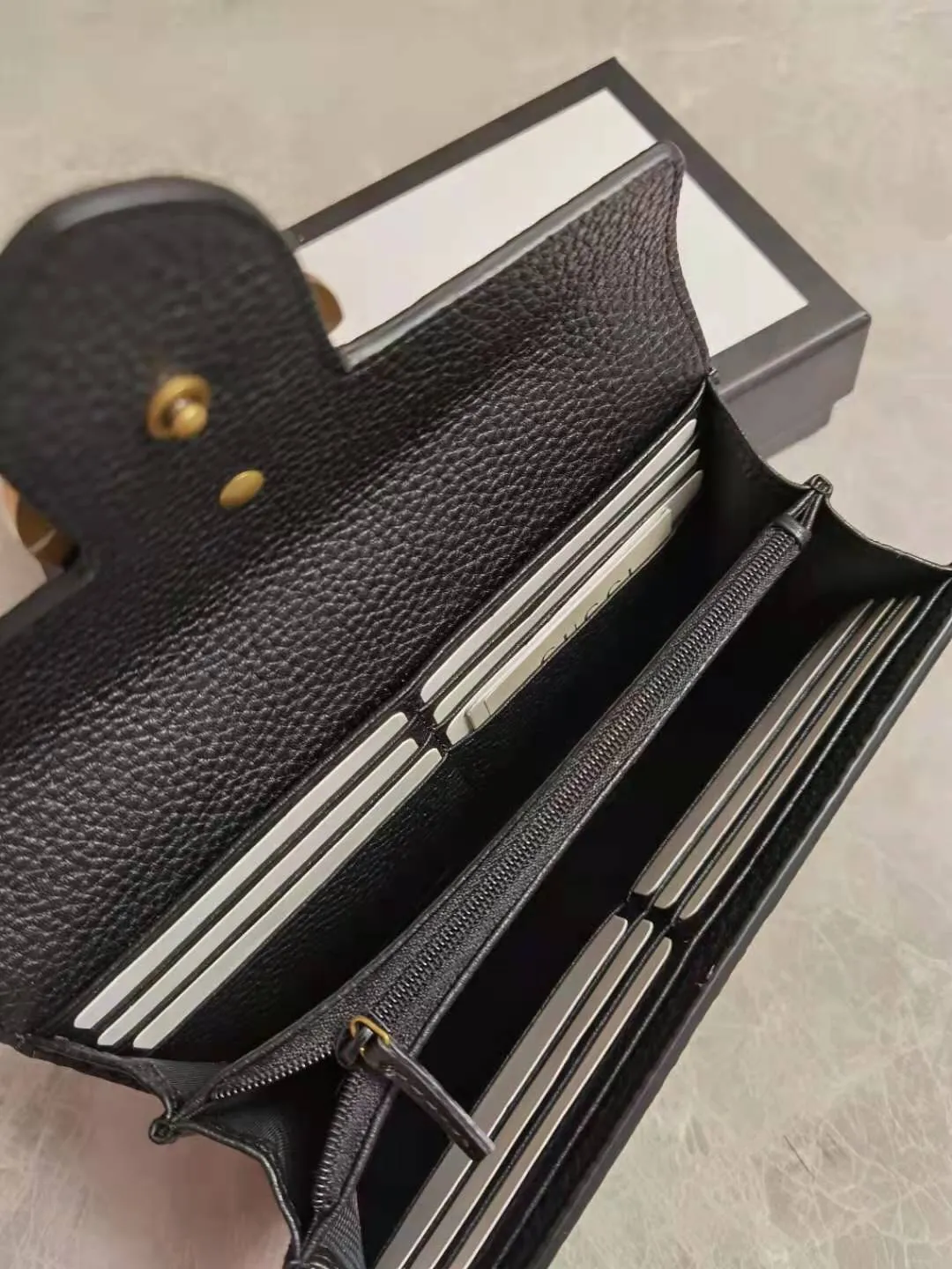 💰 420 🇭🇺🇭🇺Original product! The latest model in the counter, 🦄🦄Top imported first-layer textured cowhide^_^24K high temperature electroplating hardware^_^Perfect stitching 🦄🦄Comparable to genuine products🦄🦄Model number: 400586 Color: black, nude pink, bright red, size: 19.5-10-2.5cm