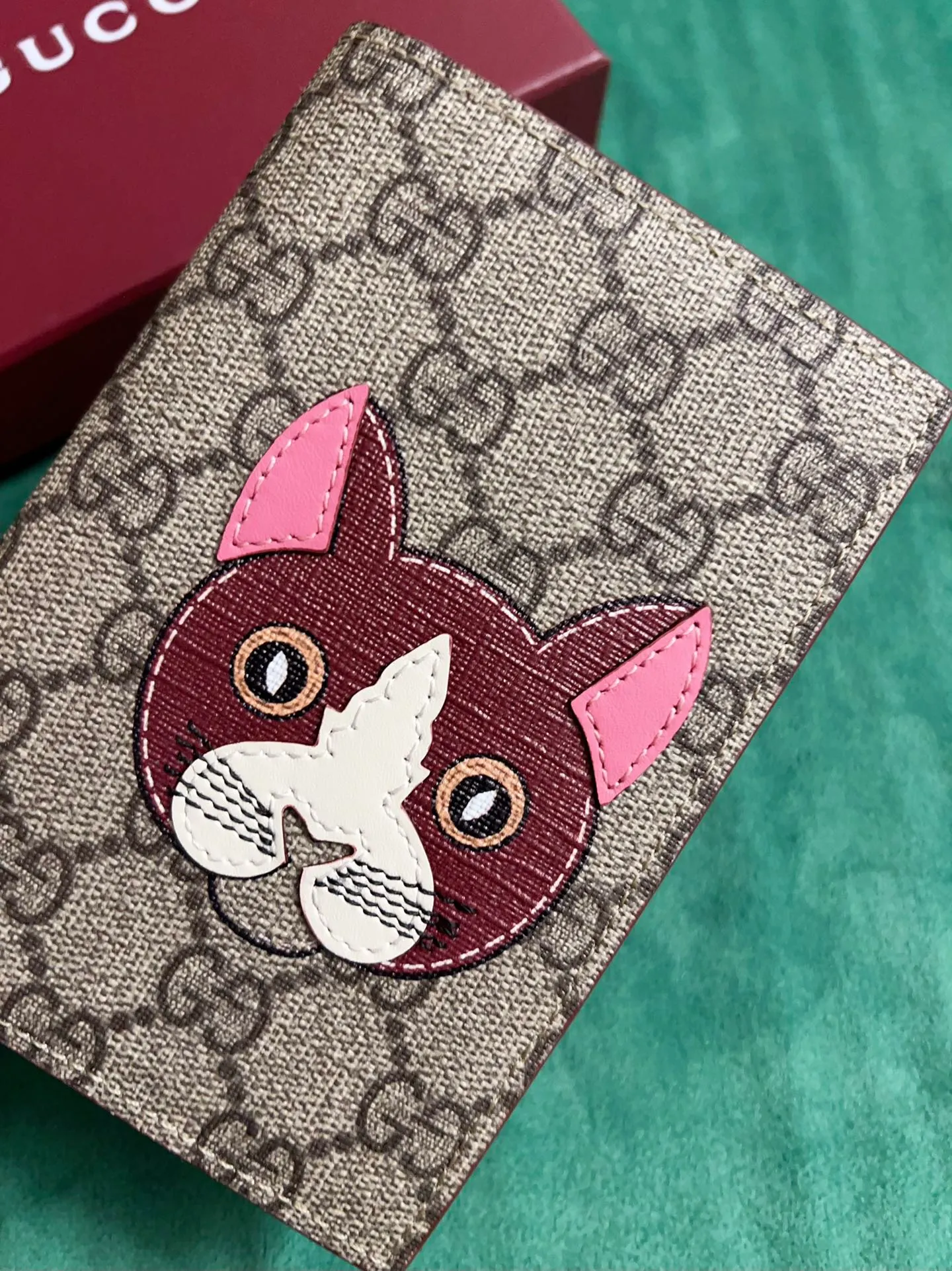 💰380🇭🇺🇭🇺New products on the official website! Exquisite passport holder🐹🐹PVC with burgundy calfskin, with cute and exquisite cartoon patterns on the leather! 🐹🐹Style number 810072, size: 14x10, 🐹🐹Little red cat, puppy, panda, owl, exquisite and cute! Original product!