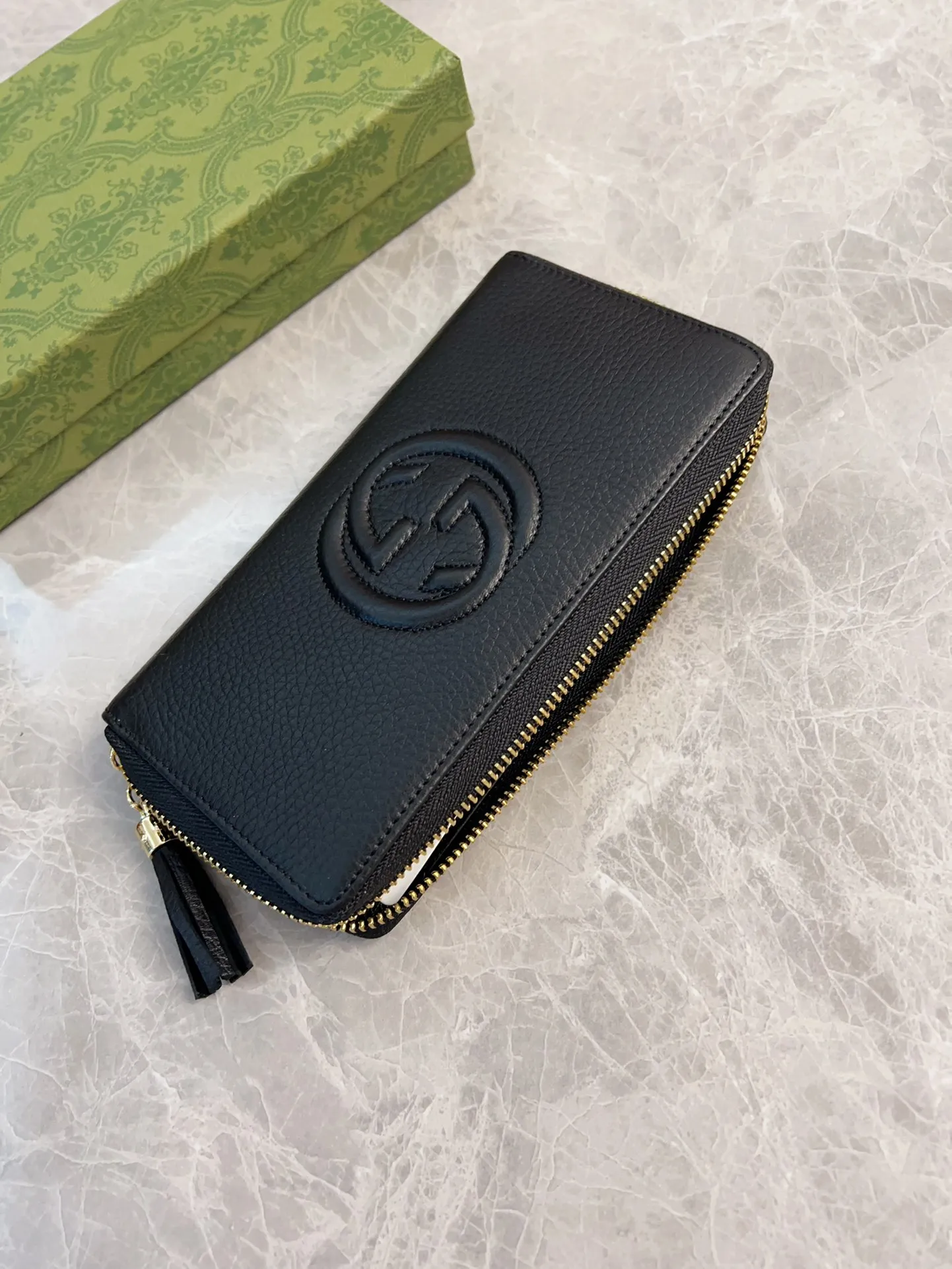 💰420 🇮🇹🇮🇹All the pictures above are in stock🗺🗺Be sure to do your best! ! Women's zipper wallet 308004 Original textured cowhide🗺🗺Original hardware, low-key and elegant, super stylish, fashionable 🗺🗺 Black and bright red🍻🍻Size 19.5-10-2.5