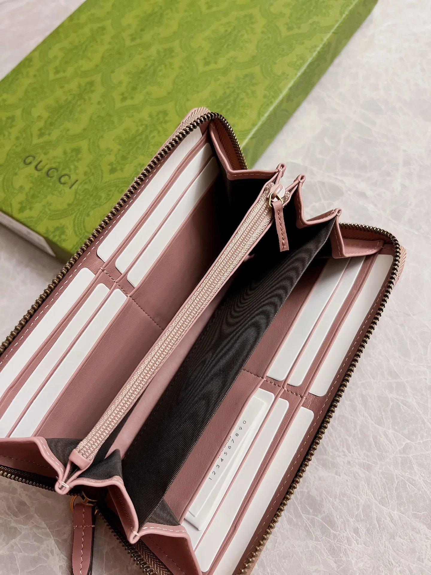 💰420 🇭🇺🇭🇺Latest～GG Marmont long zipper wallet🍿🍿Made with quilting, GG logo embroidered on the back🍿🍿GG logo vintage gold-tone hardware🍿🍿Italian-made double G buckle snap closure🍿🍿12 card compartments and 3 banknote compartments🍿🍿1 separate internal compartment zipper coin bag🍿🍿Model: 443123, size: 19 x 10 x 2.5CM, color: black, red, pink,