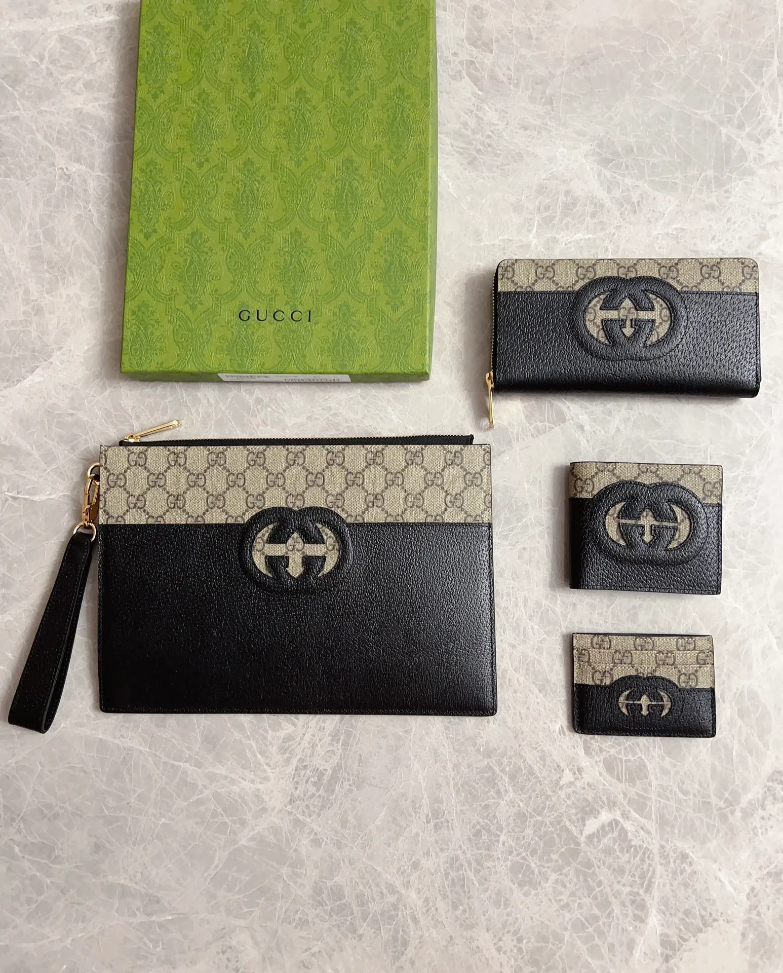 💰520 🇭🇺🇭🇺Gucci’s latest ~ Men’s handbag 🧬🧬 embellished with hollow interlocking Double G details, cleverly matched with GG Supreme canvas, 🧬🧬Create an accessory with both modern style and classic style🧬🧬Iconic interlocking Double G logo. This logo comes from the brand founder Guccio Mr. Gucci's initials are constantly being reinterpreted in various forms and styles🧬🧬Model: 723320, size: 30.5x 21x 1.5cm