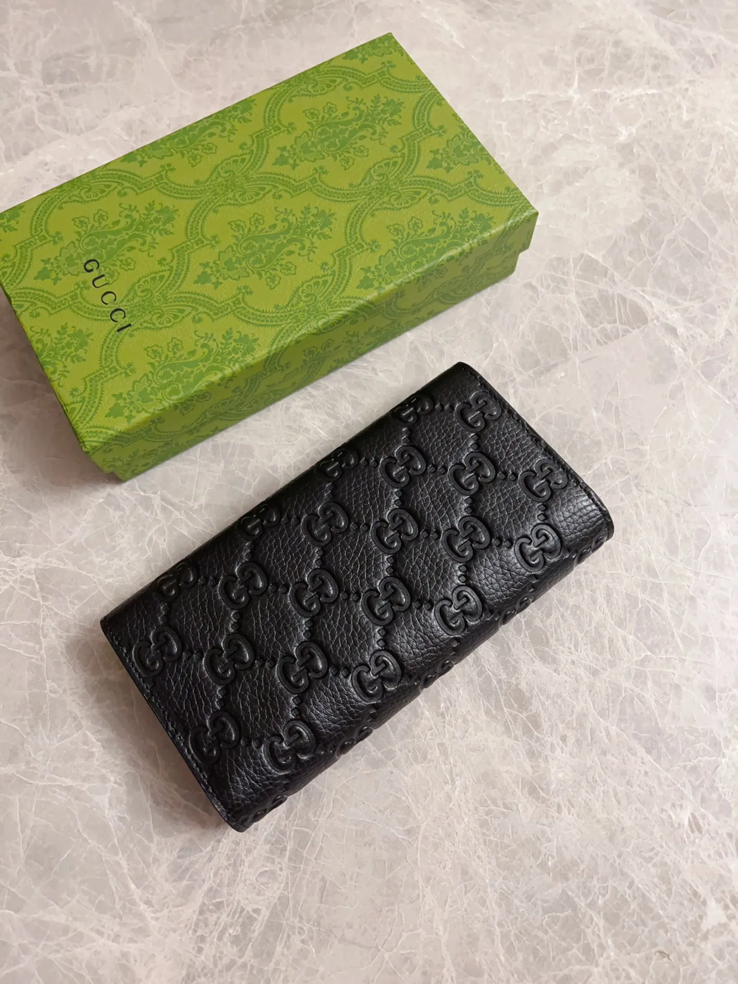 💰 450 🇮🇹🇮🇹New GG Emblem series super soft pink embossed/full leather wallet! 💋💋Model: 815922, size: 19x10x2.5cm