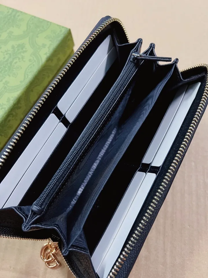 💰440🇭🇺🇭🇺 The official website is synchronized with the new model! Ophidia series ~ zipper wallet, 🍊🍊 is made of GG Supreme original factory pig grain first-layer cowhide 🍊🍊 with iconic double G hardware marks, classic red and green webbing, high-end cotton zipper ~ refined! 🍊🍊Model number: 523154, 🍊🍊Size: W19xH10xD2.5cm, Color: black, white, burgundy