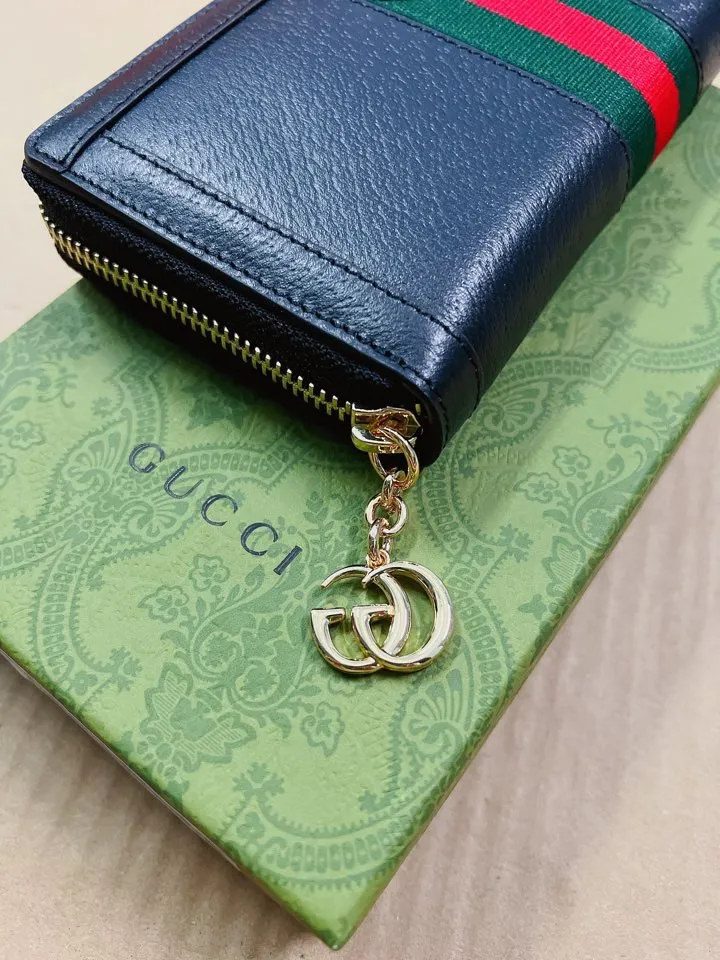 💰440🇭🇺🇭🇺 The official website is synchronized with the new model! Ophidia series ~ zipper wallet, 🍊🍊 is made of GG Supreme original factory pig grain first-layer cowhide 🍊🍊 with iconic double G hardware marks, classic red and green webbing, high-end cotton zipper ~ refined! 🍊🍊Model number: 523154, 🍊🍊Size: W19xH10xD2.5cm, Color: black, white, burgundy