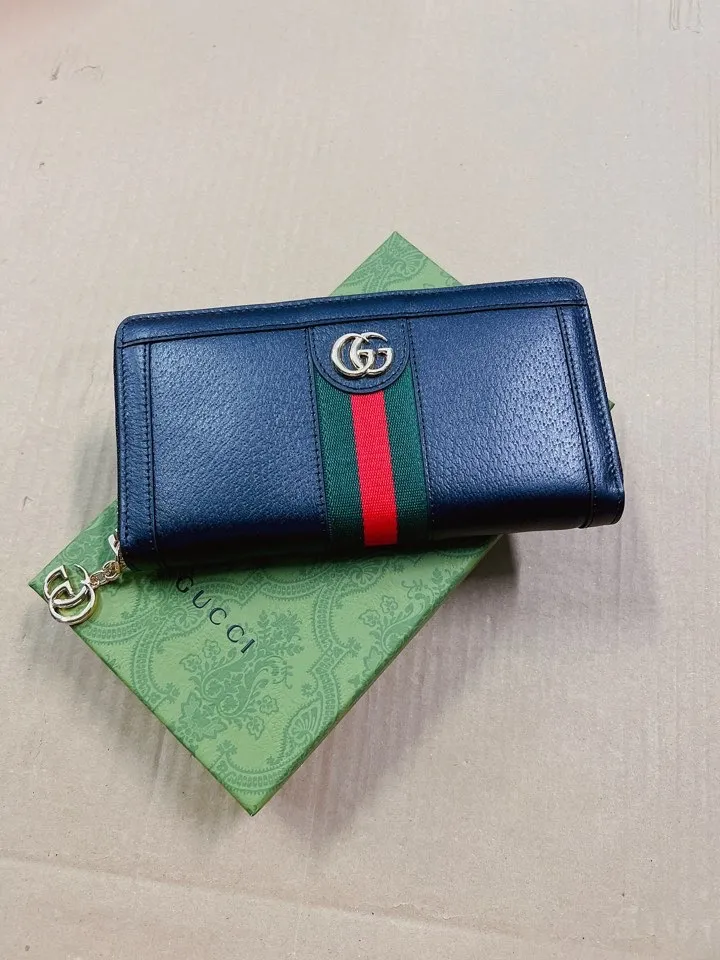 💰440🇭🇺🇭🇺 The official website is synchronized with the new model! Ophidia series ~ zipper wallet, 🍊🍊 is made of GG Supreme original factory pig grain first-layer cowhide 🍊🍊 with iconic double G hardware marks, classic red and green webbing, high-end cotton zipper ~ refined! 🍊🍊Model number: 523154, 🍊🍊Size: W19xH10xD2.5cm, Color: black, white, burgundy