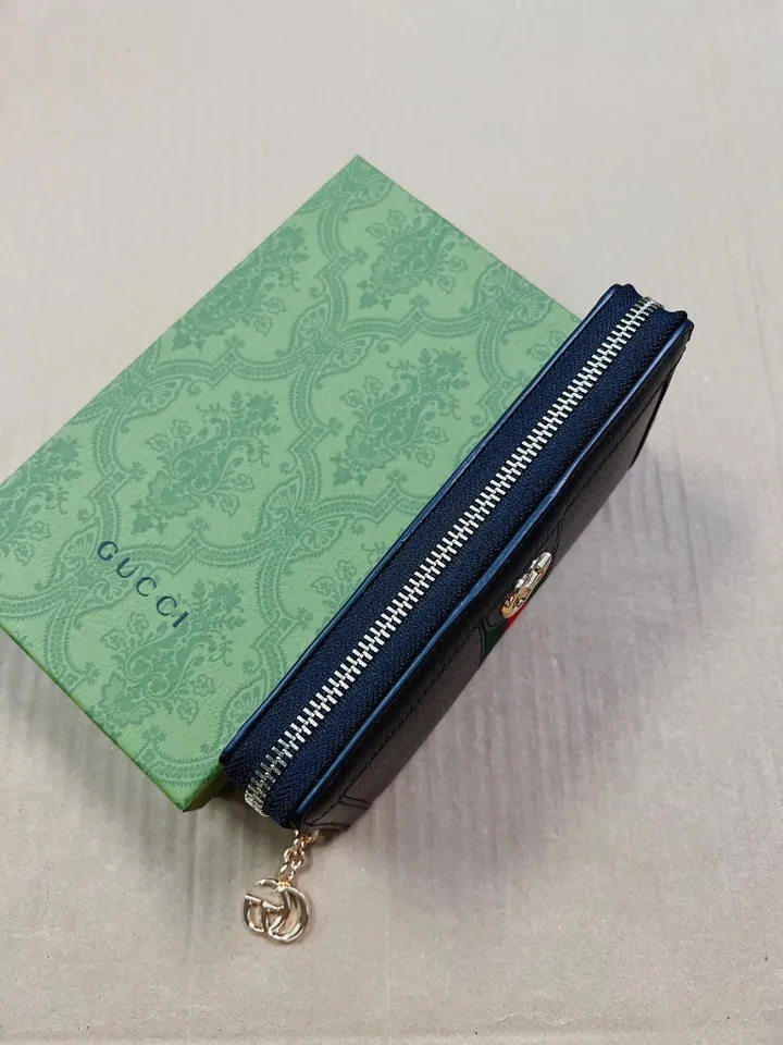 💰440🇭🇺🇭🇺 The official website is synchronized with the new model! Ophidia series ~ zipper wallet, 🍊🍊 is made of GG Supreme original factory pig grain first-layer cowhide 🍊🍊 with iconic double G hardware marks, classic red and green webbing, high-end cotton zipper ~ refined! 🍊🍊Model number: 523154, 🍊🍊Size: W19xH10xD2.5cm, Color: black, white, burgundy