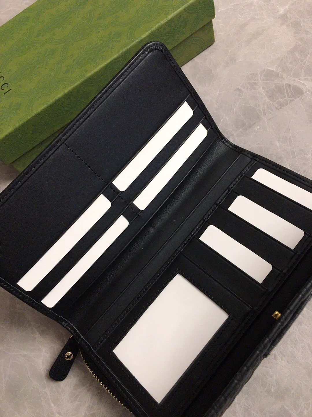 💰560🇭🇺🇭🇺The latest 30% off zipper wallet~original leather small G🌶🌶No matter the materials, workmanship, logo, stamping, wiring, every detail will fully express the wonderful connotation of 🌶🌶Novel style, practical and generous, 🌶🌶Model number: 449364 Size: 20 *10*4cm Color: black,