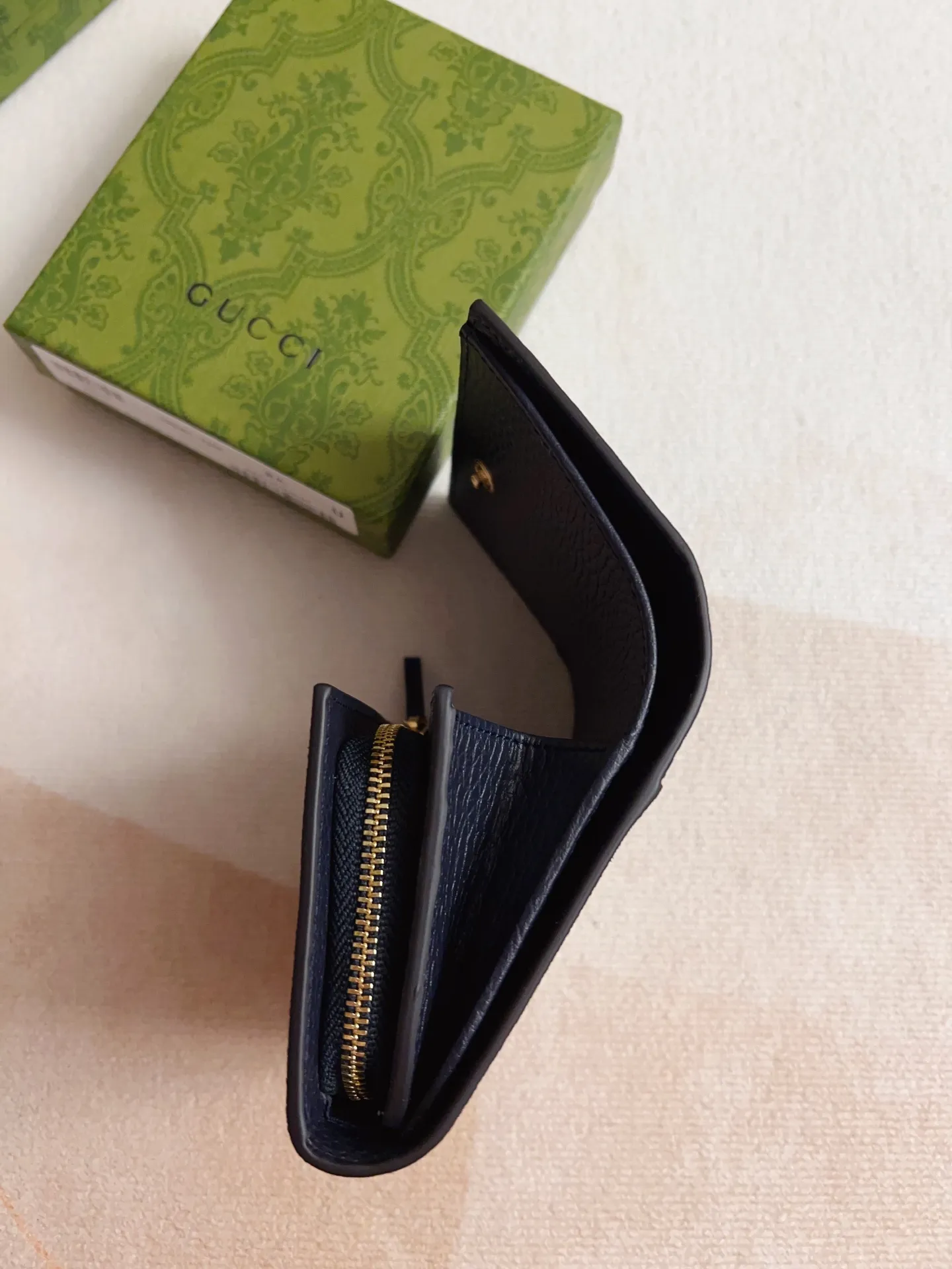 💰420🇭🇺🇭🇺gucci new product! Using imported original leather and imported thread,‼ ️The new Ophidia series❣ Made of calfskin imported from Italy, equipped with classic double G hardware, a new style and contour support are now available. A structural shape in which the inner side is divided into intervals. 😘Made from top overseas hardware, 💍Model: 598587, Color: blue PVC, Size: 12x10x3cm