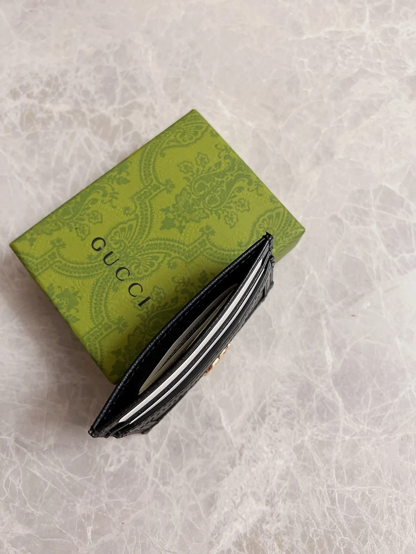 💰220🇭🇺🇭🇺 The official website is synchronized with the new model! Ophidia series ~ small card holder, 🍅🍅 is made of GG Supreme original factory pig grain first-layer cowhide 🍅🍅 with iconic double G hardware marks, classic red and green webbing ~ refined! 🍅🍅Model number: 523159🍅🍅Size: W10xH7cm, color: black,