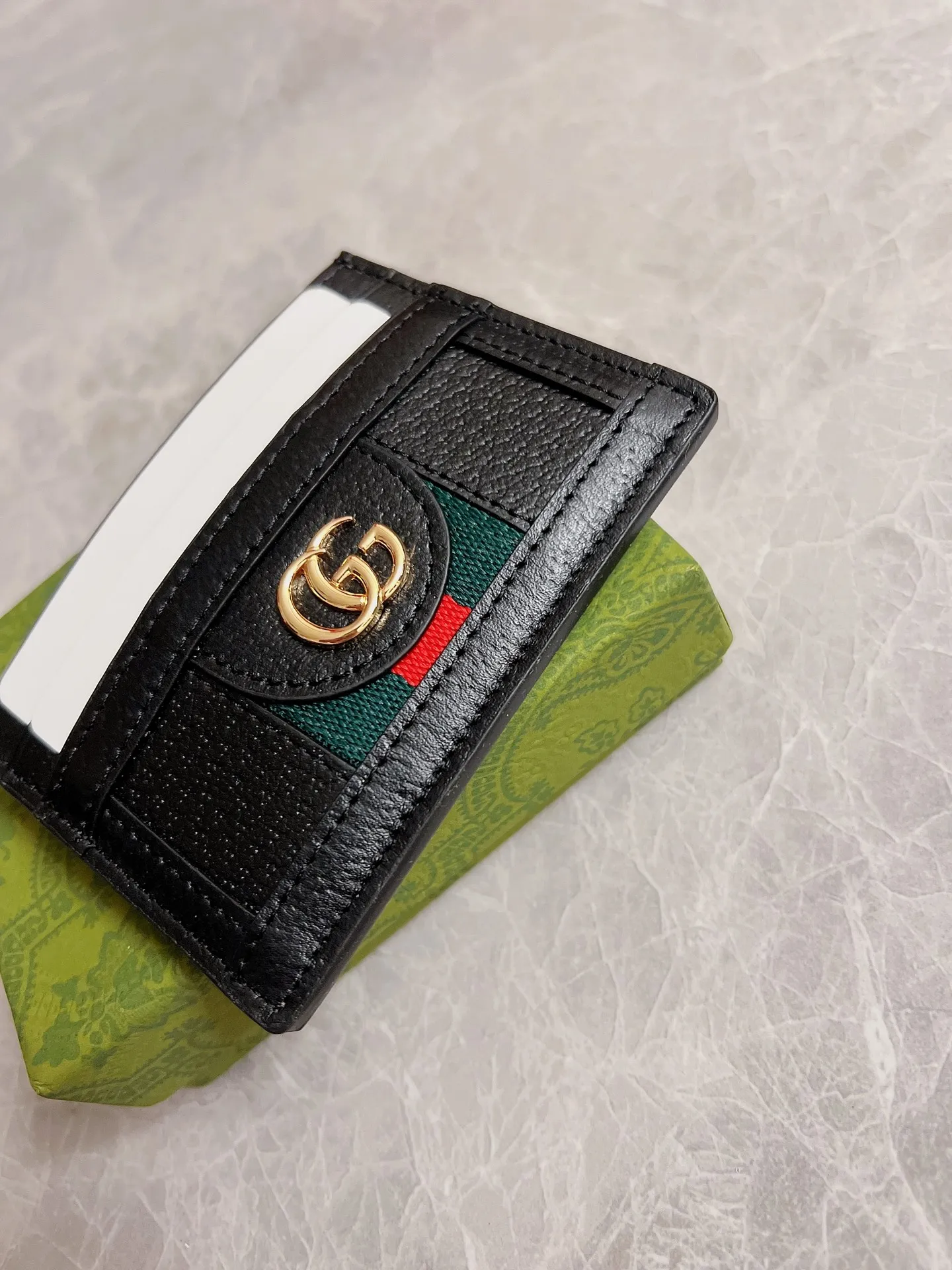 💰220🇭🇺🇭🇺 The official website is synchronized with the new model! Ophidia series ~ small card holder, 🍅🍅 is made of GG Supreme original factory pig grain first-layer cowhide 🍅🍅 with iconic double G hardware marks, classic red and green webbing ~ refined! 🍅🍅Model number: 523159🍅🍅Size: W10xH7cm, color: black,