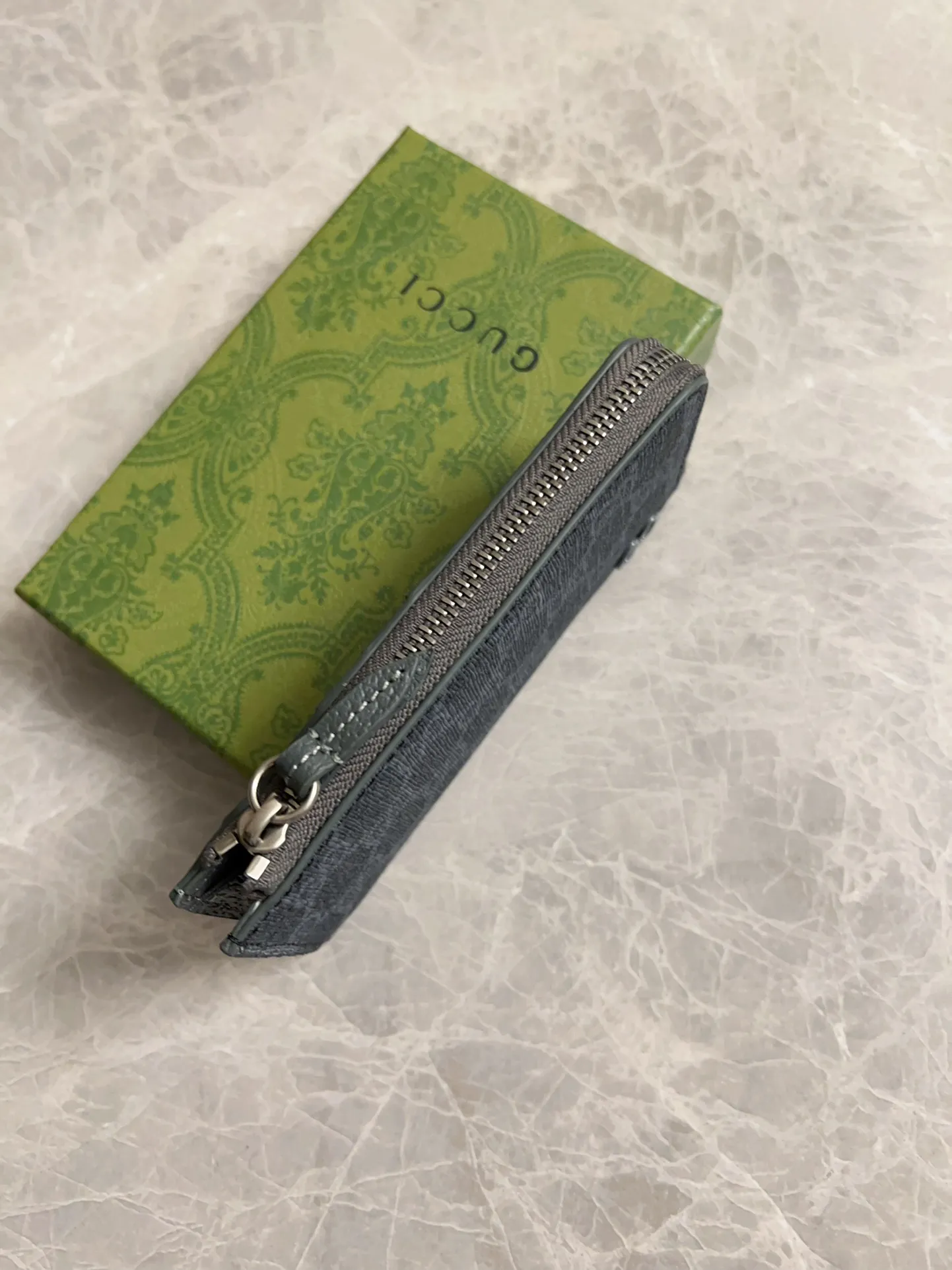 💰360 🇭🇺🇭🇺Gucci’s latest series is presented~Card holder🥗🥗The two-tone design full of contrasting beauty makes the GG logo emblazoned on the body of the bag show off🥗🥗The fabric is made of black GG, and the lining is made of contrasting cowhide leather🥗🥗Black GG Supreme canvas, 🥗🥗with dark gray ceramic effect double G, size: 13.5x 8cm model: 795233 (original product)