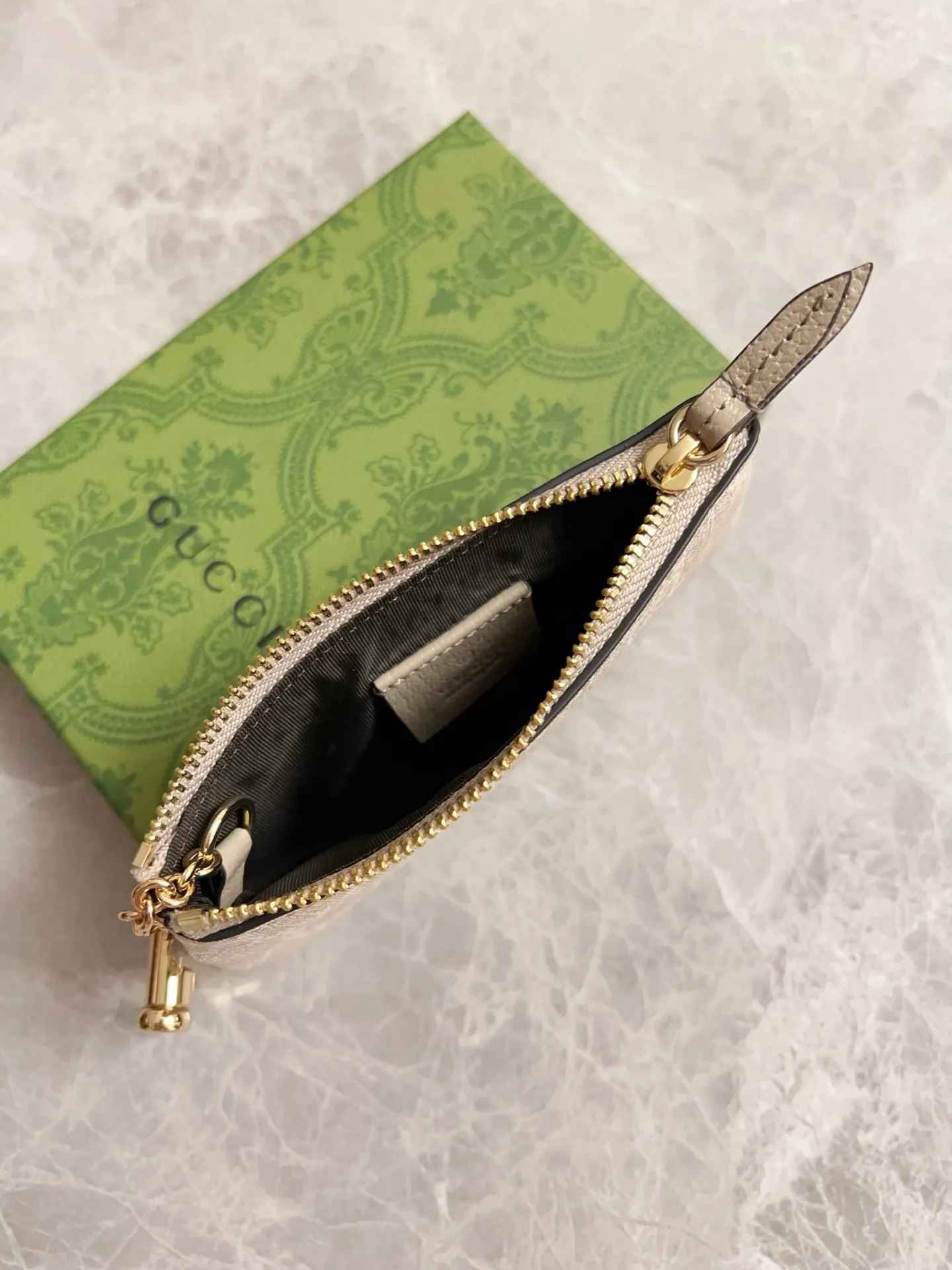 💰340 🇭🇺🇭🇺GG brand new small coin purse ~ lipstick bag 🪅🪅 Made of imported cowhide leather and PVC , 🪅🪅 with exquisite original factory double G hardware 🪅🪅, flexible and unique hook buckle, small and exquisite, great effect, model: 772321, color: khaki pvc, size: 12x7.5x1.5cm