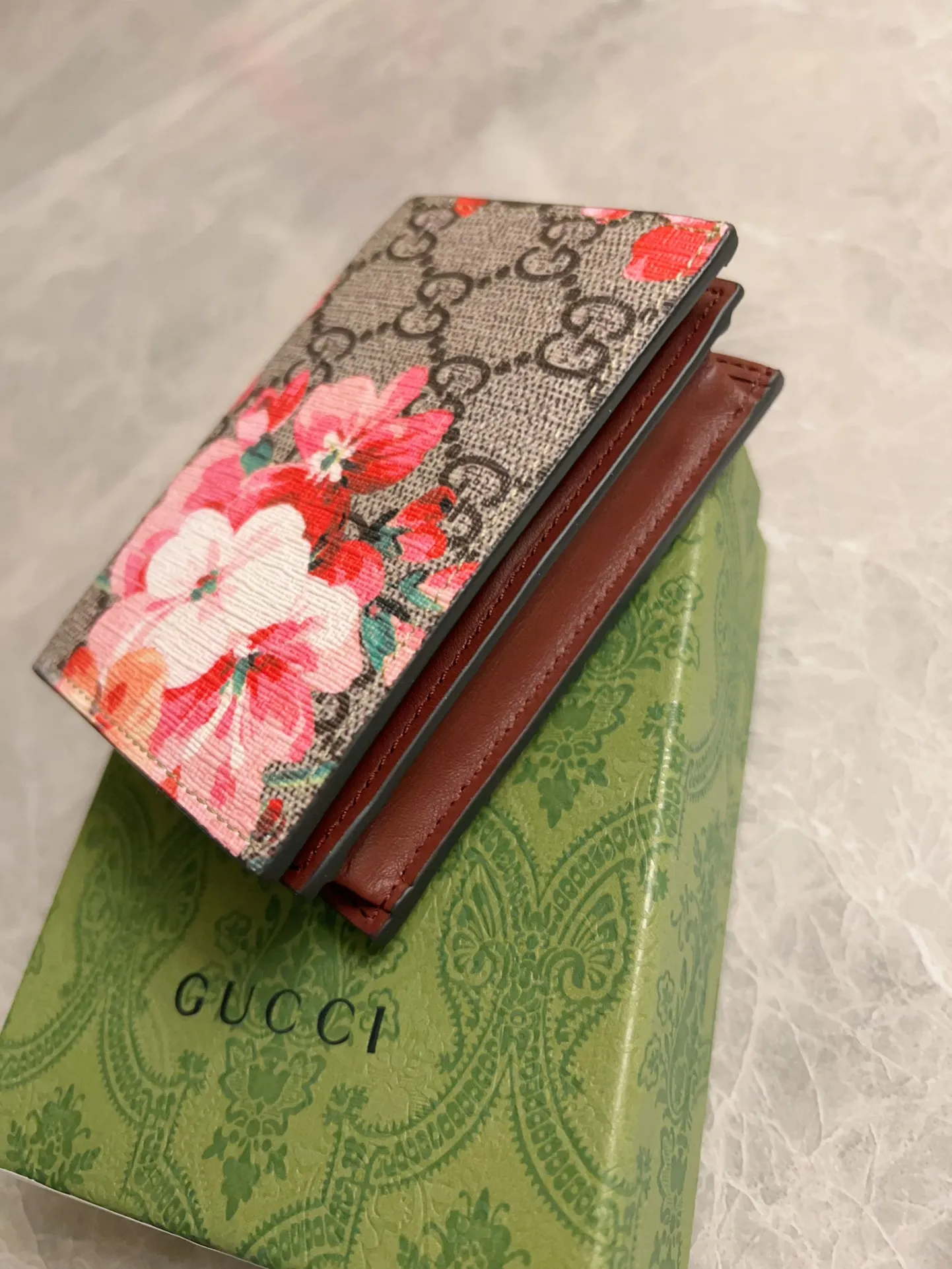 💰330 🇭🇺🇭🇺 Counter synchronization~Tian series small card holder🎠🎠Small appearance~Big function🎠🎠Built-in card slot, bank card, cash! Successful people! Fashionistas! An indispensable must-have item🎢🎢Model: 410088, Color: pink flower - pink, pink flower - maroon, ice blue flower - bright red, green flower - black, 🎢🎢Size: 11*9*3cm