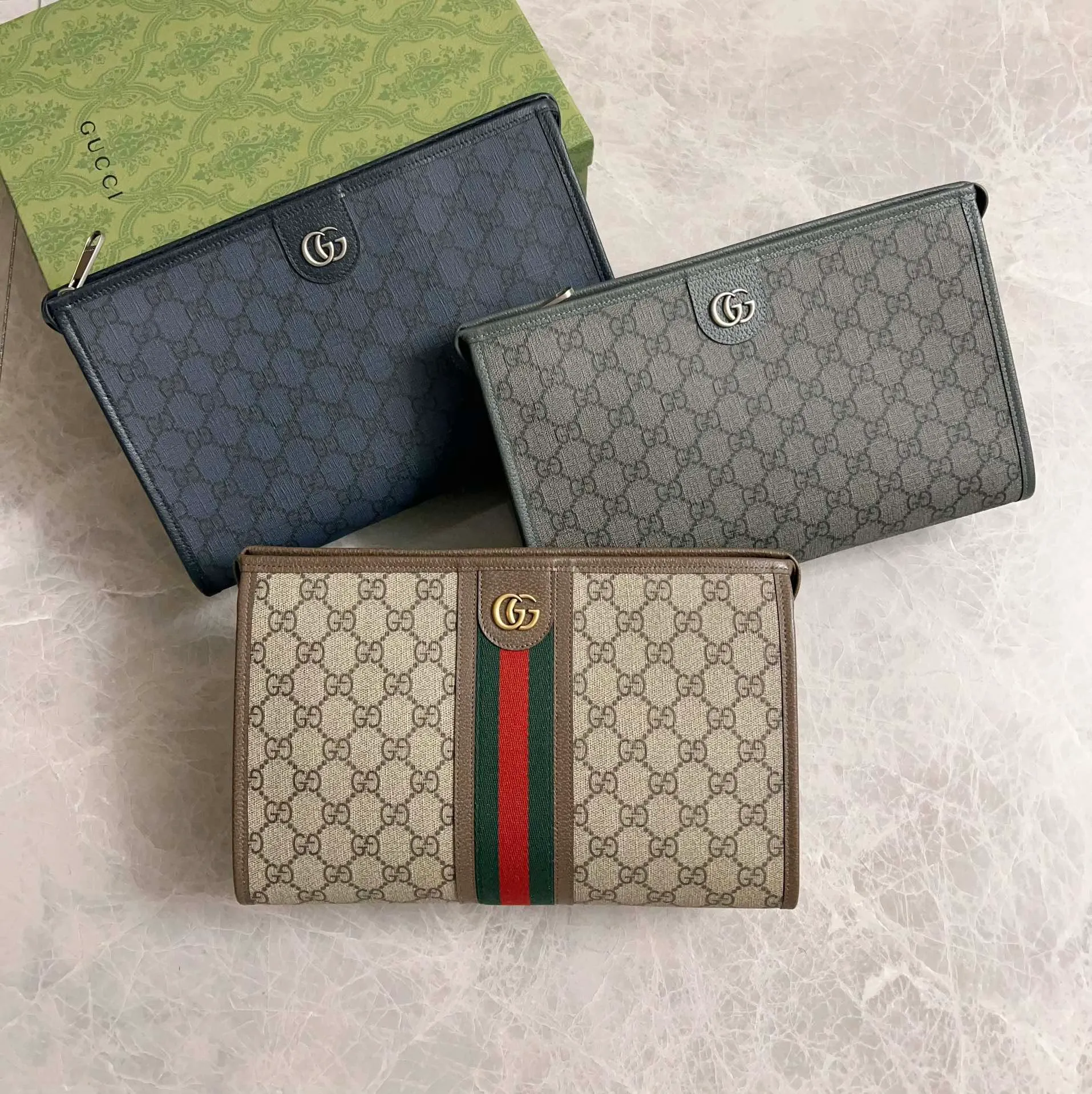 💰560🇭🇺🇭🇺GucciO’s latest phidia series clutch bag, Ophidia series items have endless retro feelings. Dark blue GG Supreme canvas, dark blue cowhide leather trim, palladium tone hardware Double G, zippered inner pocket, zipper closure. Model: 598234. Dimensions: 28.5(width) x 18(h) x 9cm(d) Color: dark blue/pvc.