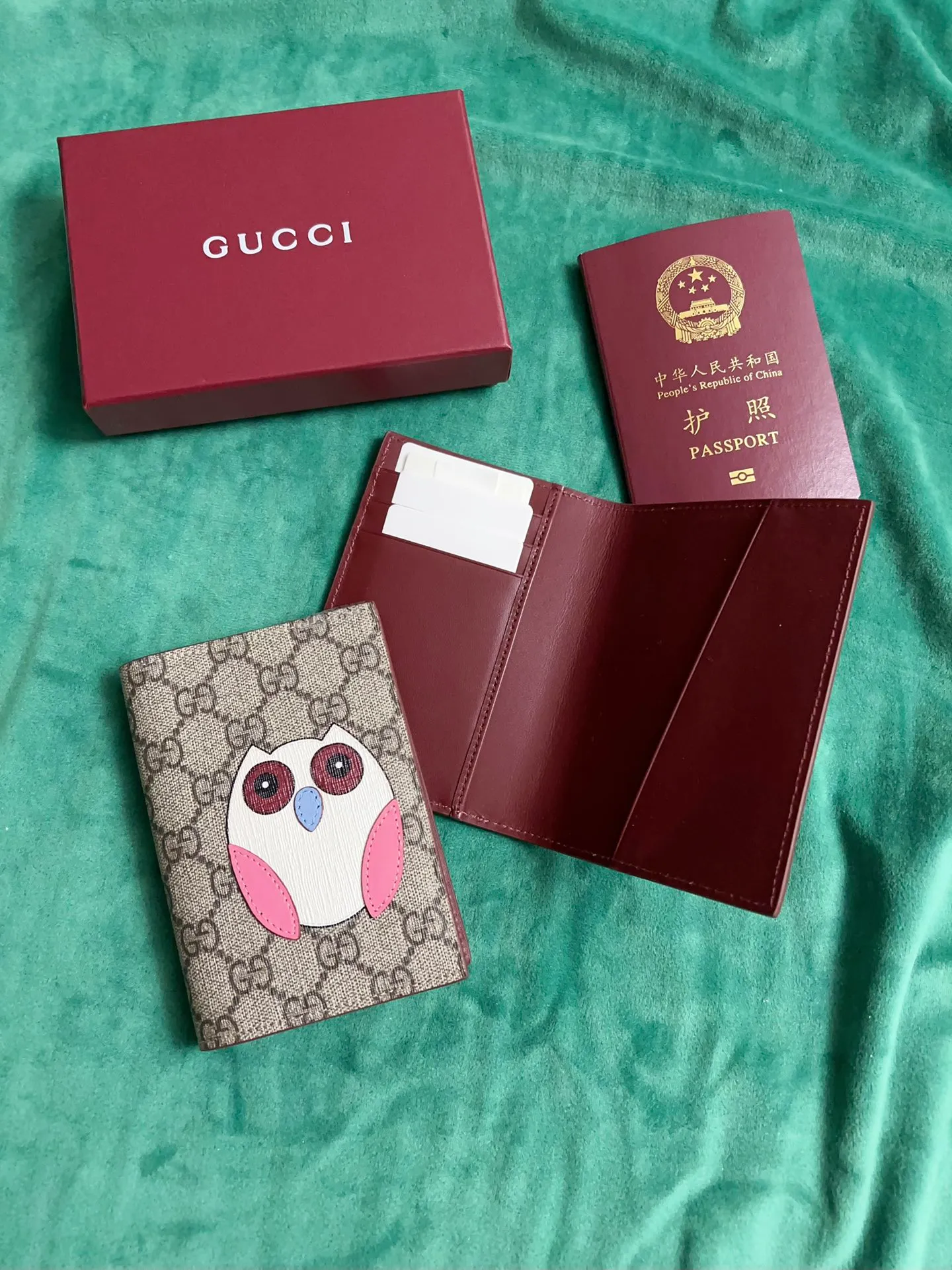 💰380🇭🇺🇭🇺New products on the official website! Exquisite passport holder🐹🐹PVC with burgundy calfskin, with cute and exquisite cartoon patterns on the leather! 🐹🐹Style number 810072, size: 14x10, 🐹🐹Little red cat, puppy, panda, owl, exquisite and cute! Original product!