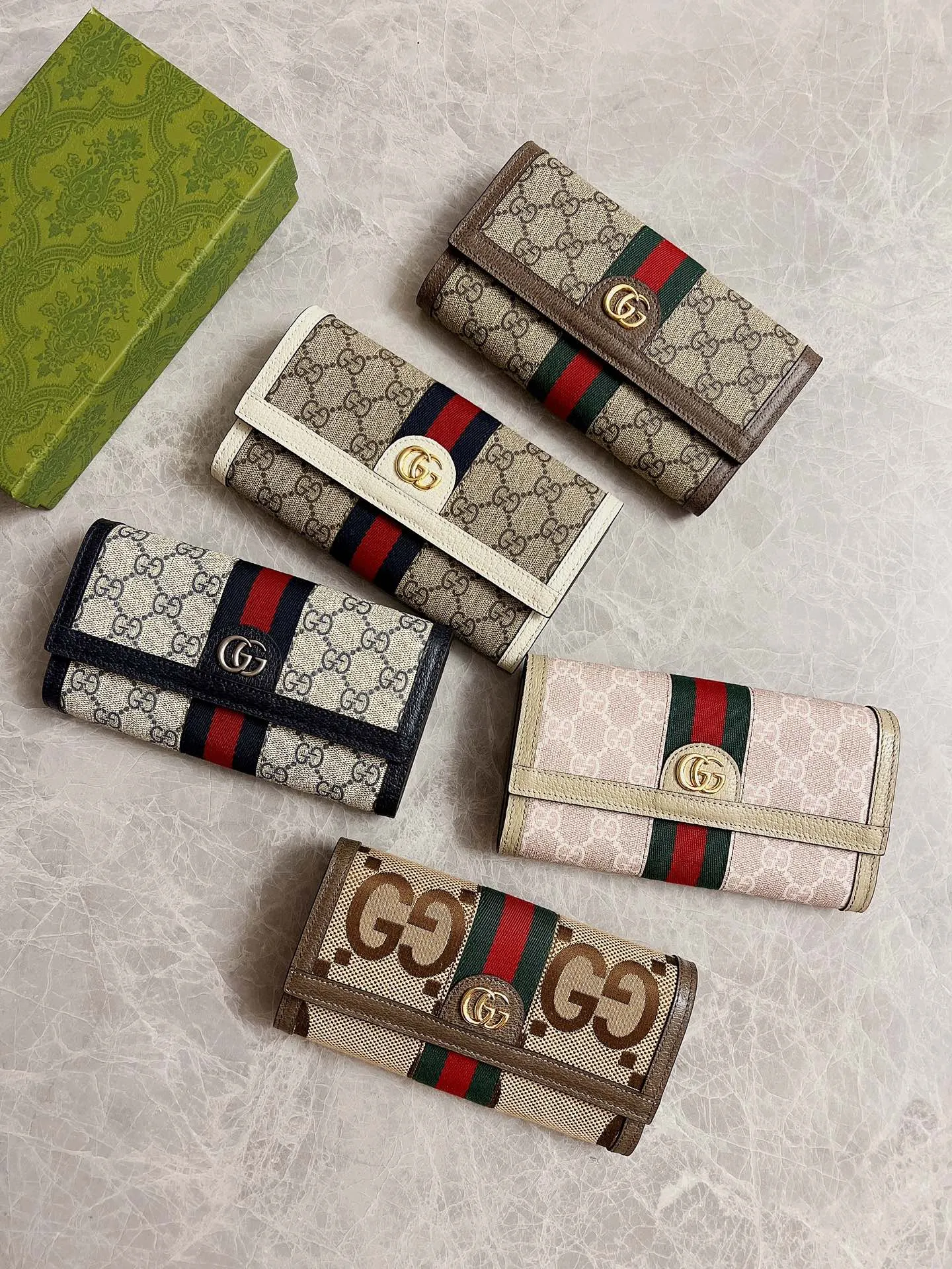 [Top original order] [Authentic packaging] 💰410 🇭🇺🇭🇺 The official website is synchronized with the new model! Wheat color! Ophidia series ~ Two-fold long clip, 🎡🎡 is made of GG Supreme high-grade PVC fabric 🎡🎡 with iconic double G hardware marks and classic red and green webbing, exquisitely made! 🎡🎡Model number: 523153, size: W19xH10xD3cm, color: pvc blue